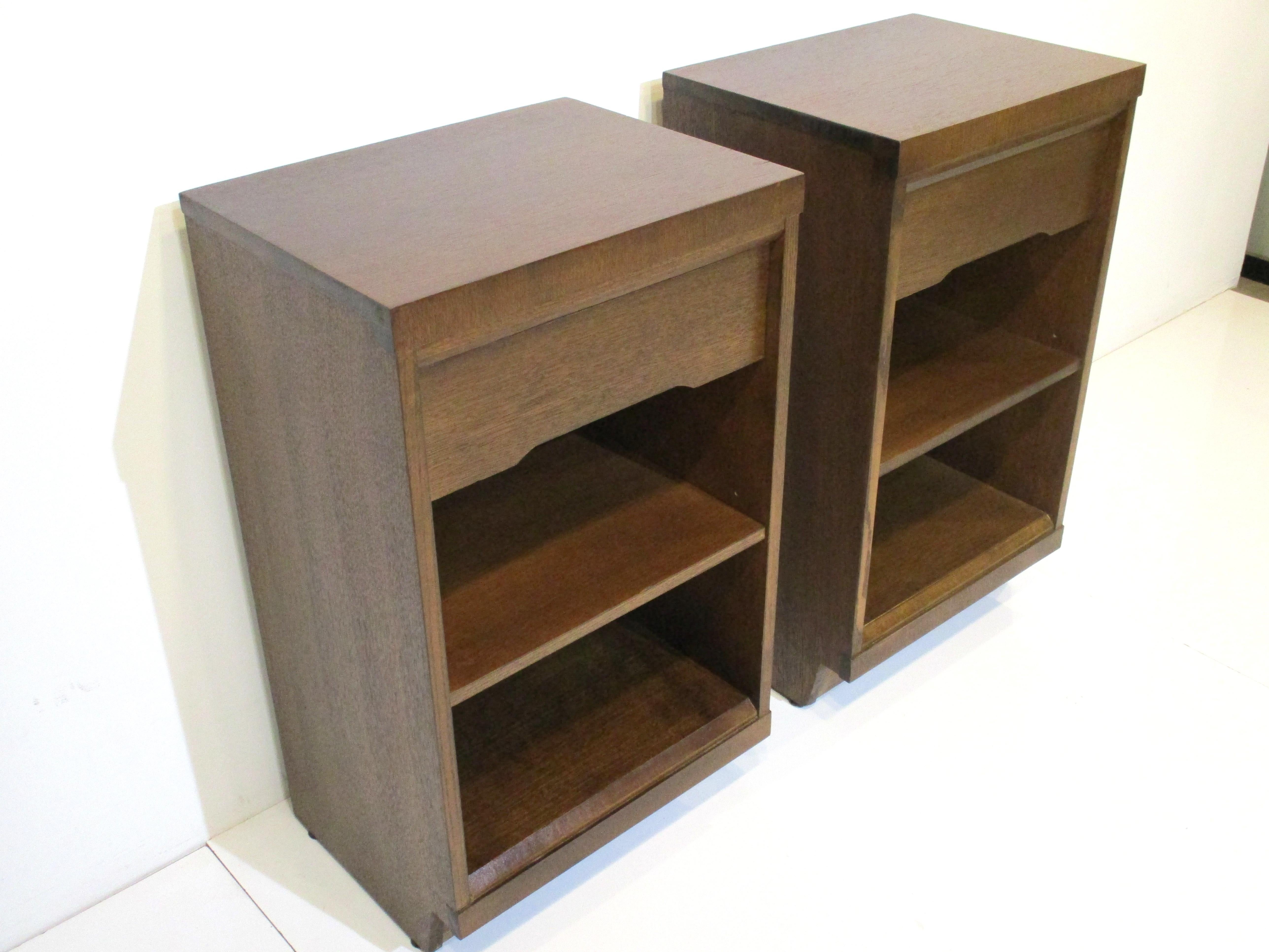 Mid Century Nightstands in the Style of Lane / Drexel   In Good Condition For Sale In Cincinnati, OH