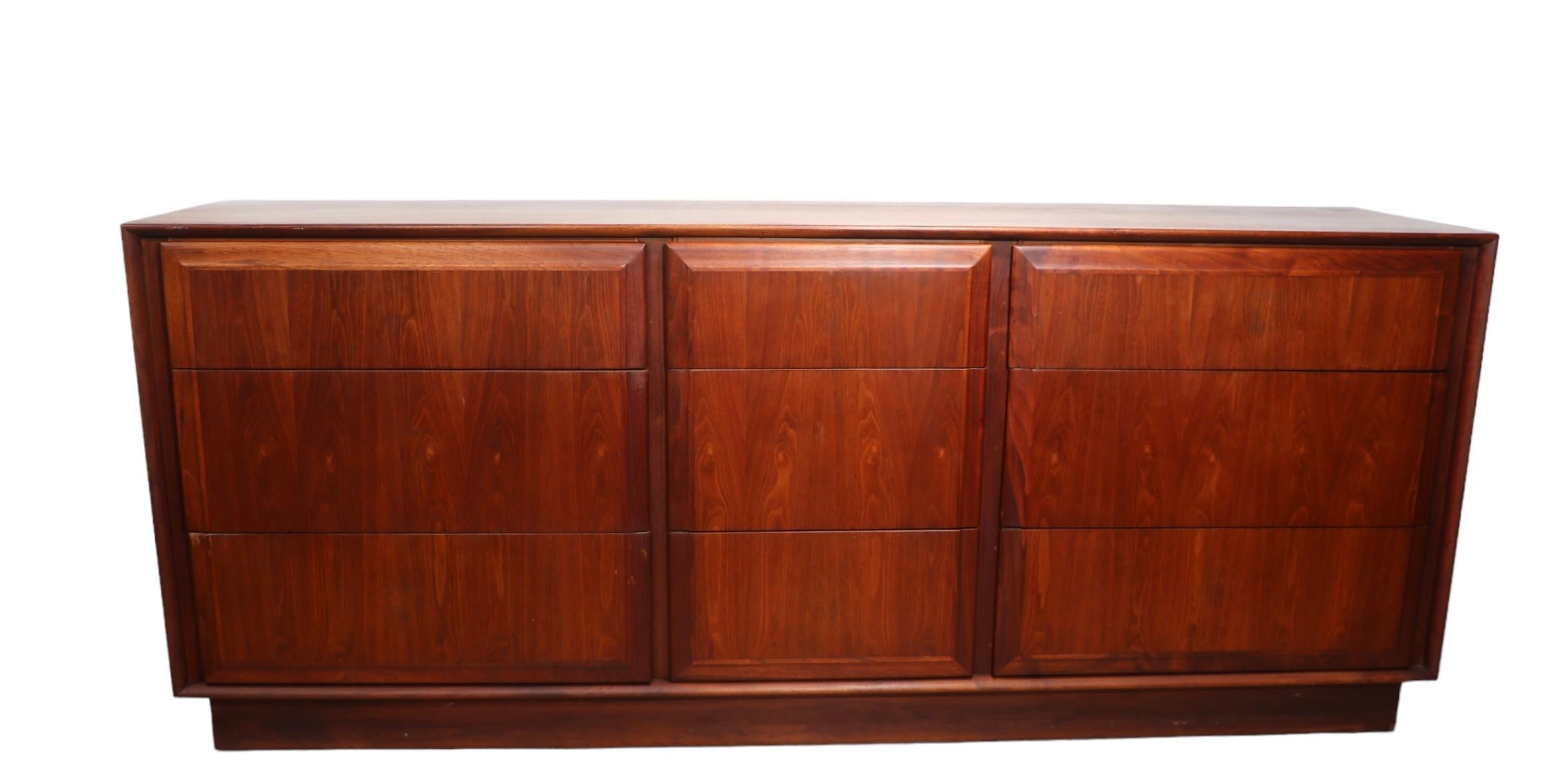  Mid Century Nine Drawer   Dresser by Dillingham att. to Baughman c. 1960/1970's For Sale 2