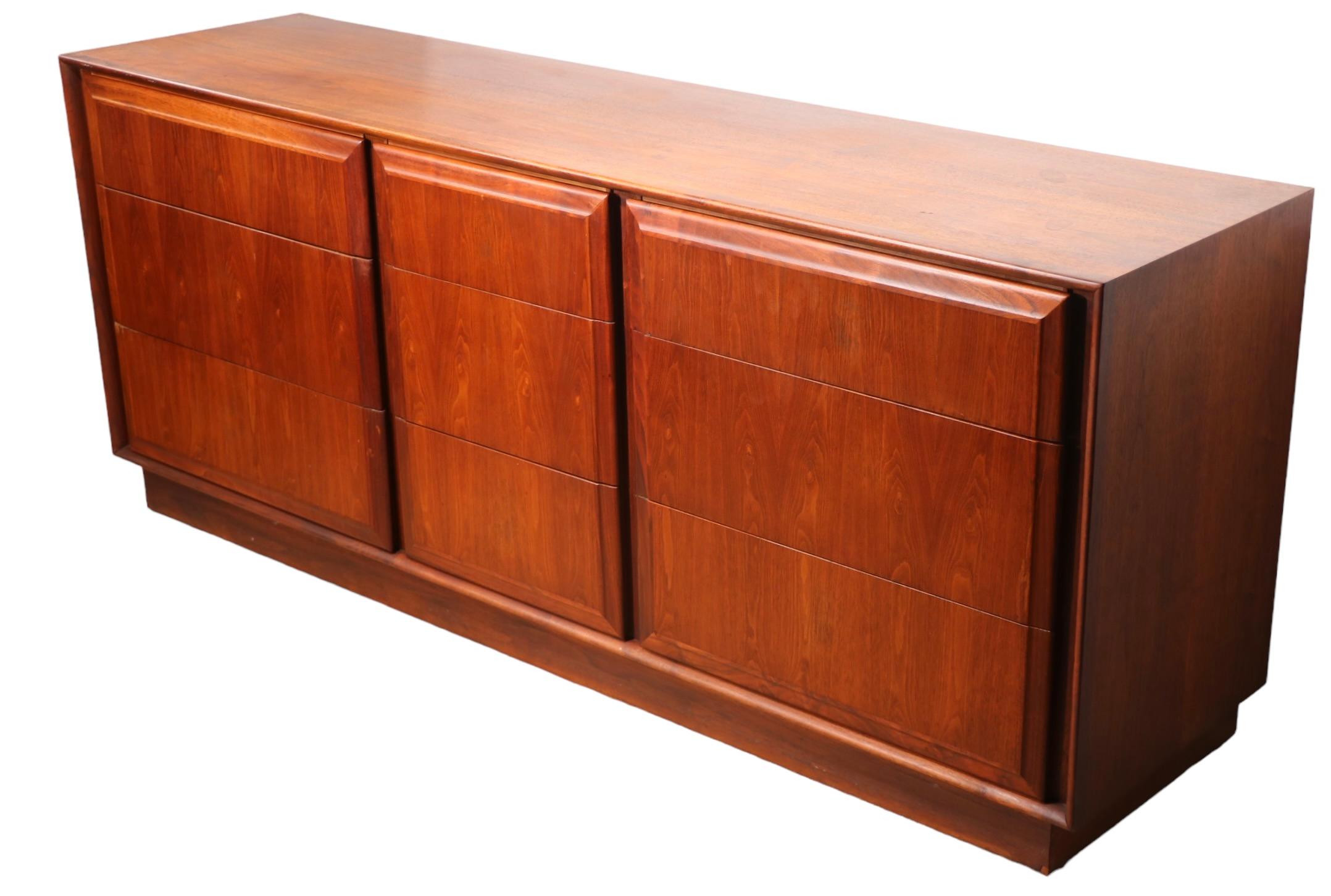  Mid Century Nine Drawer   Dresser by Dillingham att. to Baughman c. 1960/1970's For Sale 9