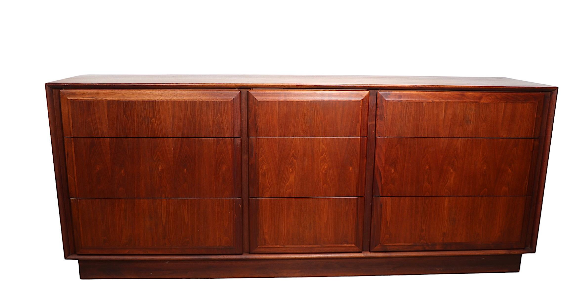 Chic architectural large nine drawer dresser, made by Dillingham, design attributed to Milo Baughman, retailed by Maurice Villency, c. 1960-1970's. This impressive chest features three banks of three drawers, the larger drawers ( 25.5 in. W ) flank