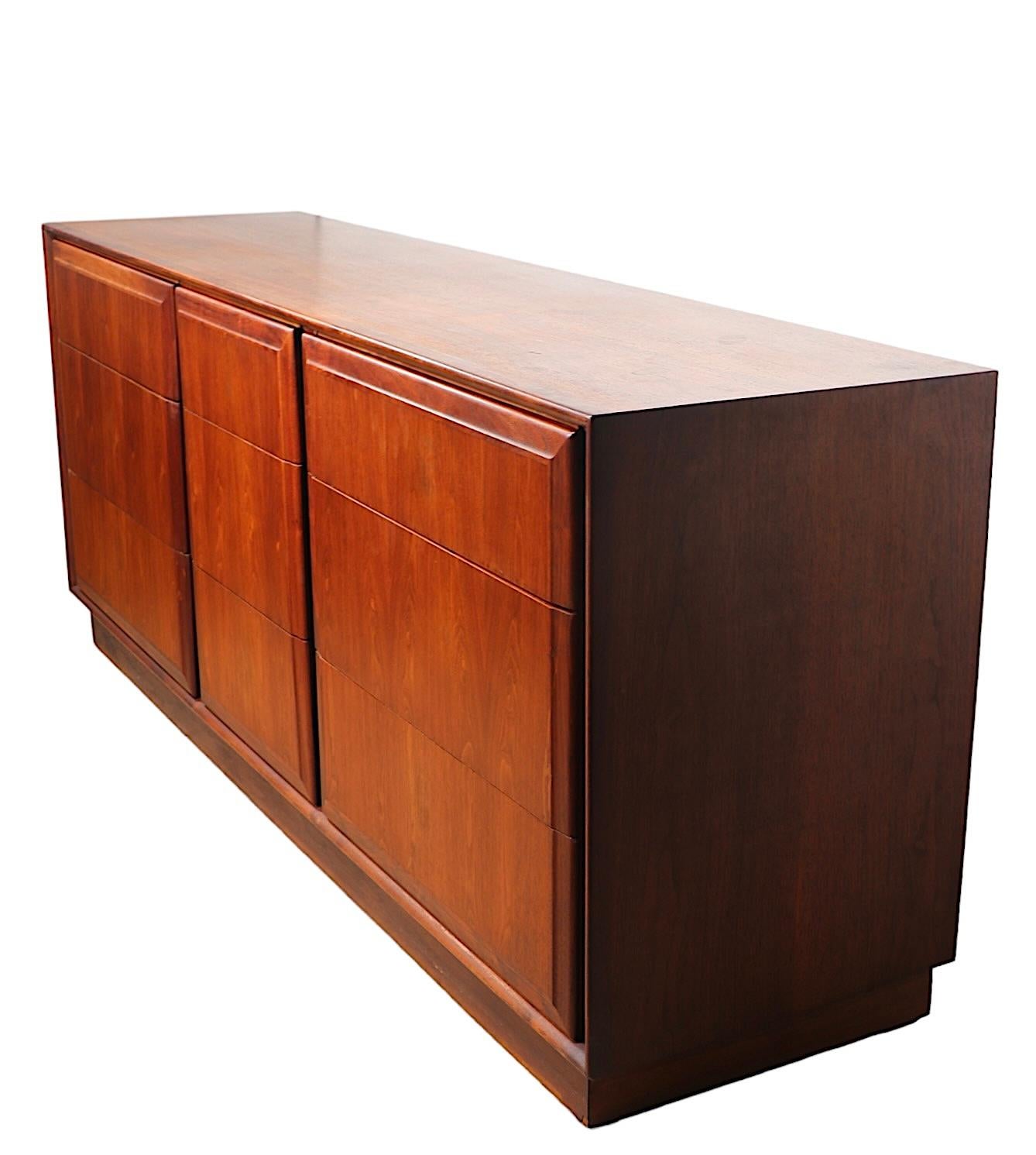 American  Mid Century Nine Drawer   Dresser by Dillingham att. to Baughman c. 1960/1970's For Sale