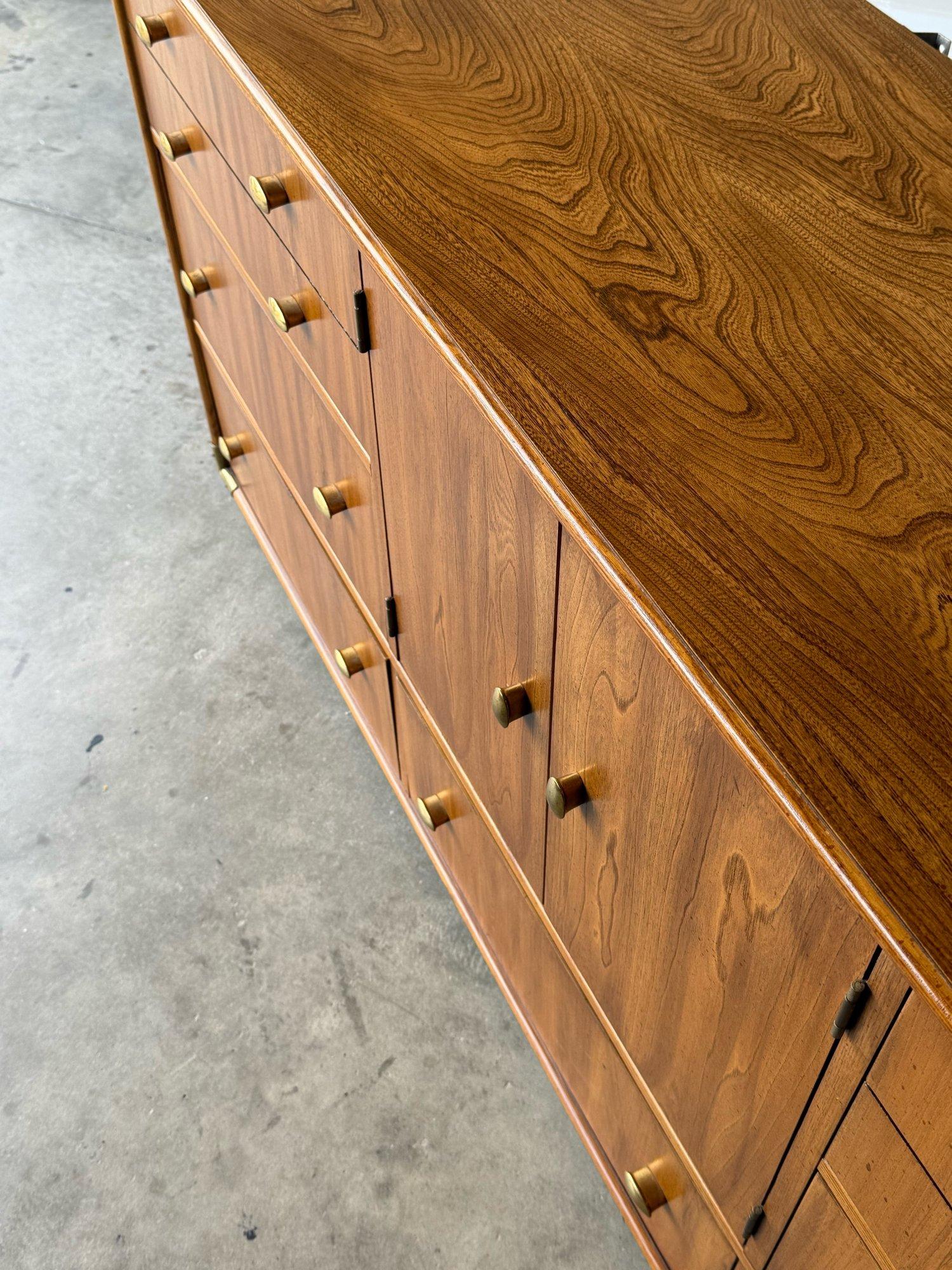 Mid-Century Nine Drawer Dresser by Stanley Furniture In Good Condition In Raleigh, NC