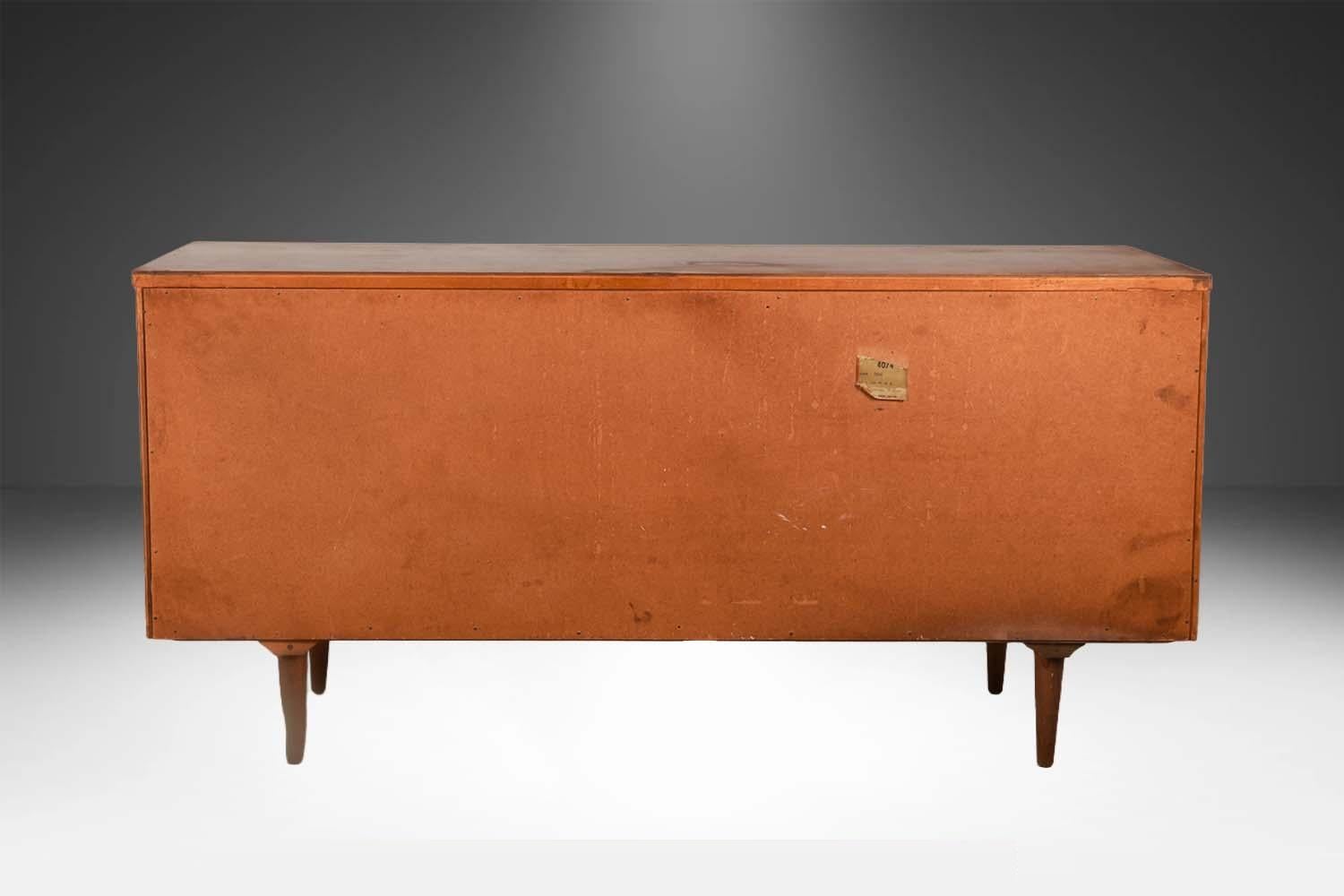 Mid-Century Nine Drawer Modern Dresser For Sale 3