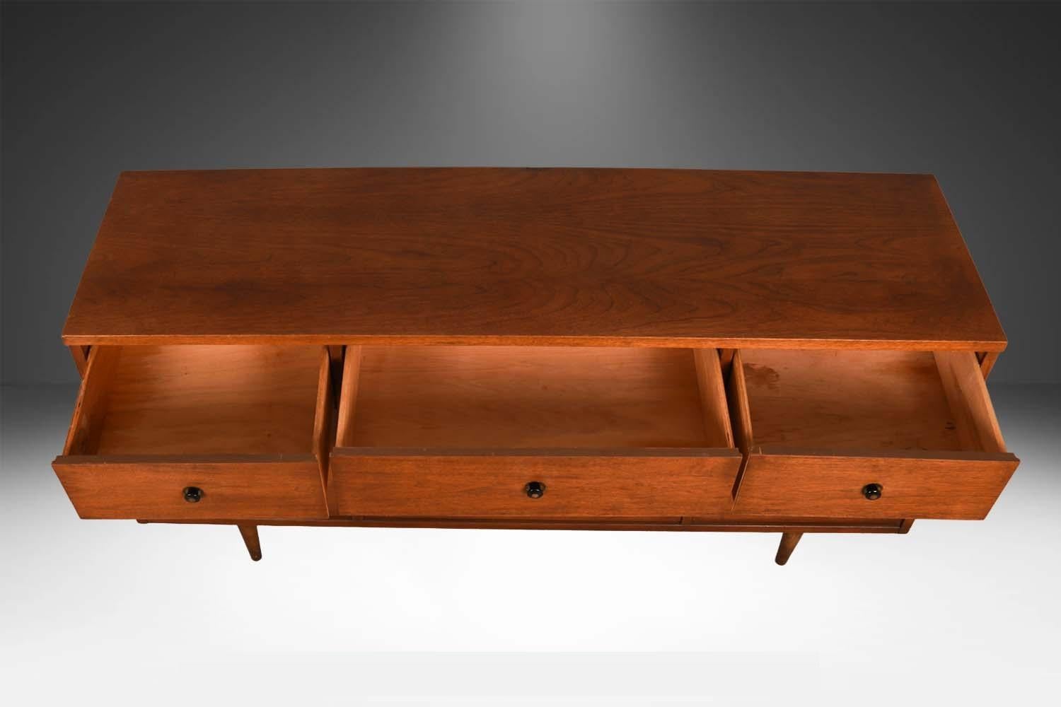 Mid-Century Modern Mid-Century Nine Drawer Modern Dresser For Sale