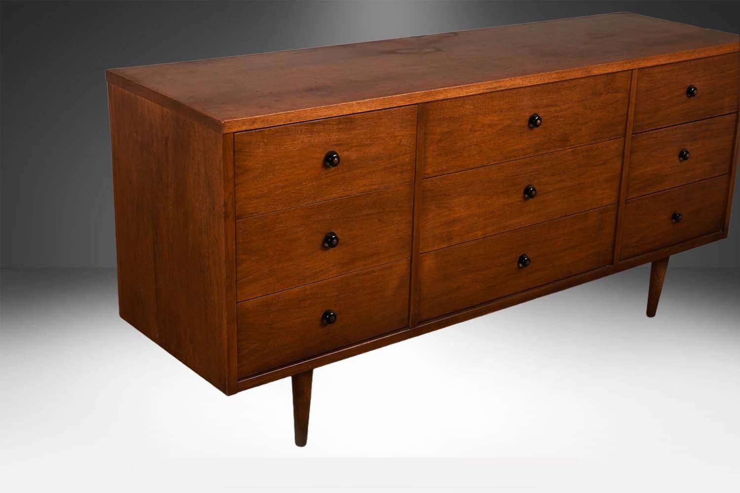 Mid-Century Nine Drawer Modern Dresser In Fair Condition For Sale In Baltimore, MD