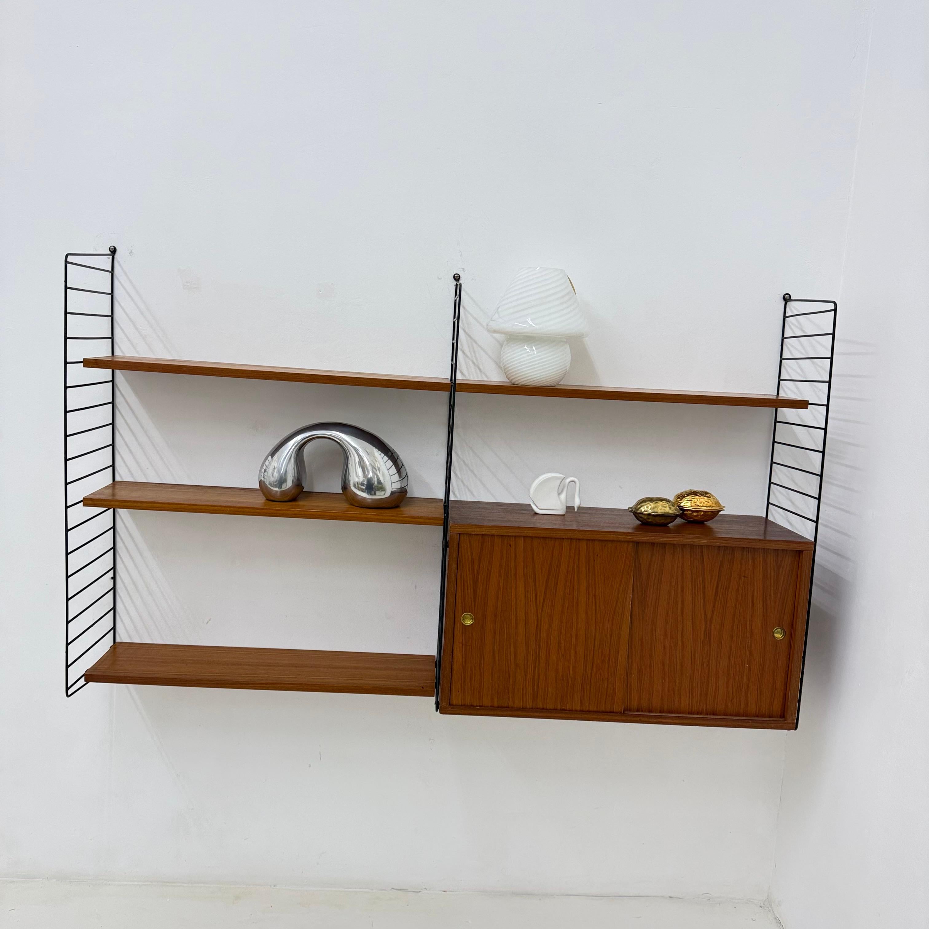 Mid-Century Nisse Strinning string design teak wall unit , 1960s In Good Condition For Sale In Delft, NL
