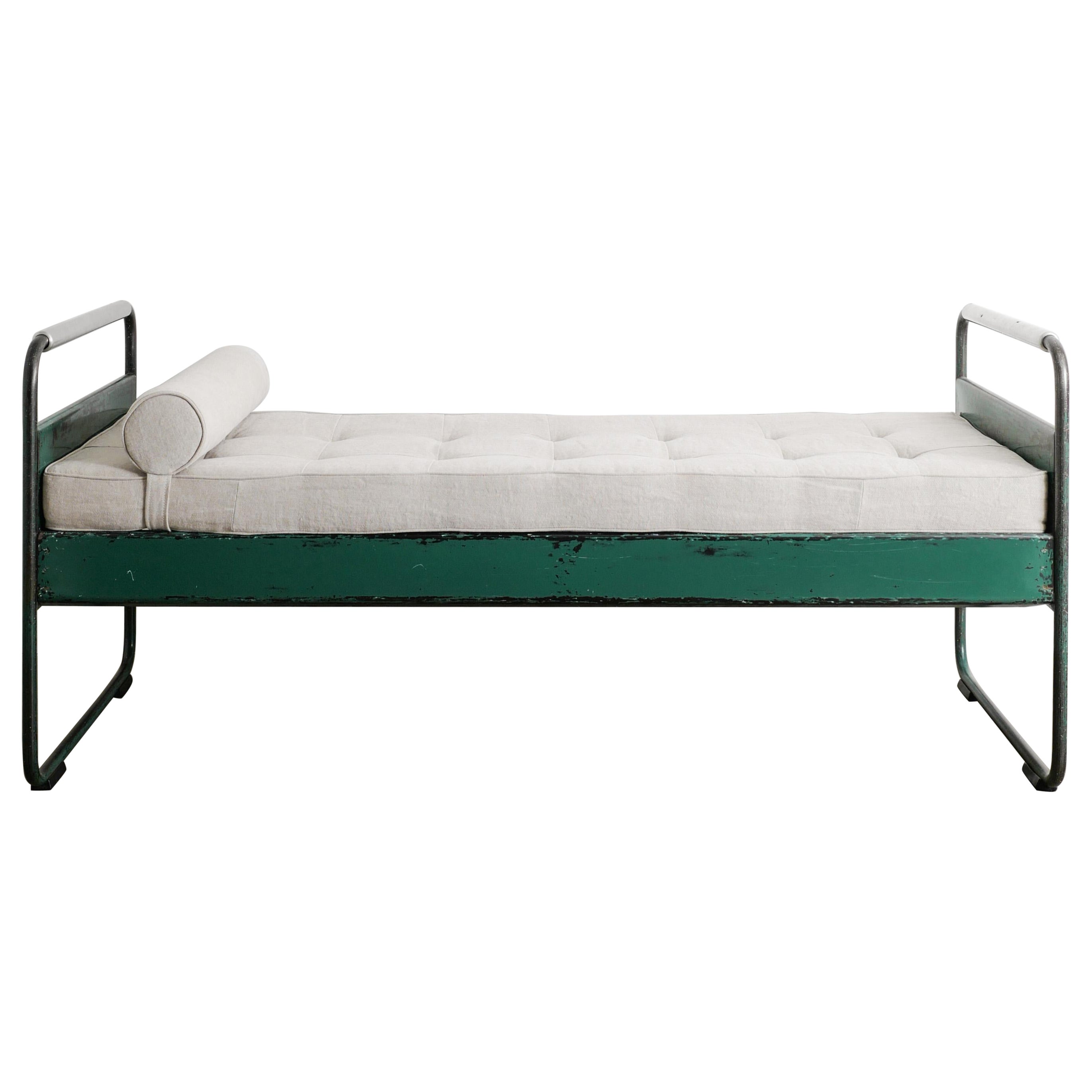 Daybed di metà secolo "No 17 / Fabert" di Jean Prouvé prodotto in Francia, anni '50