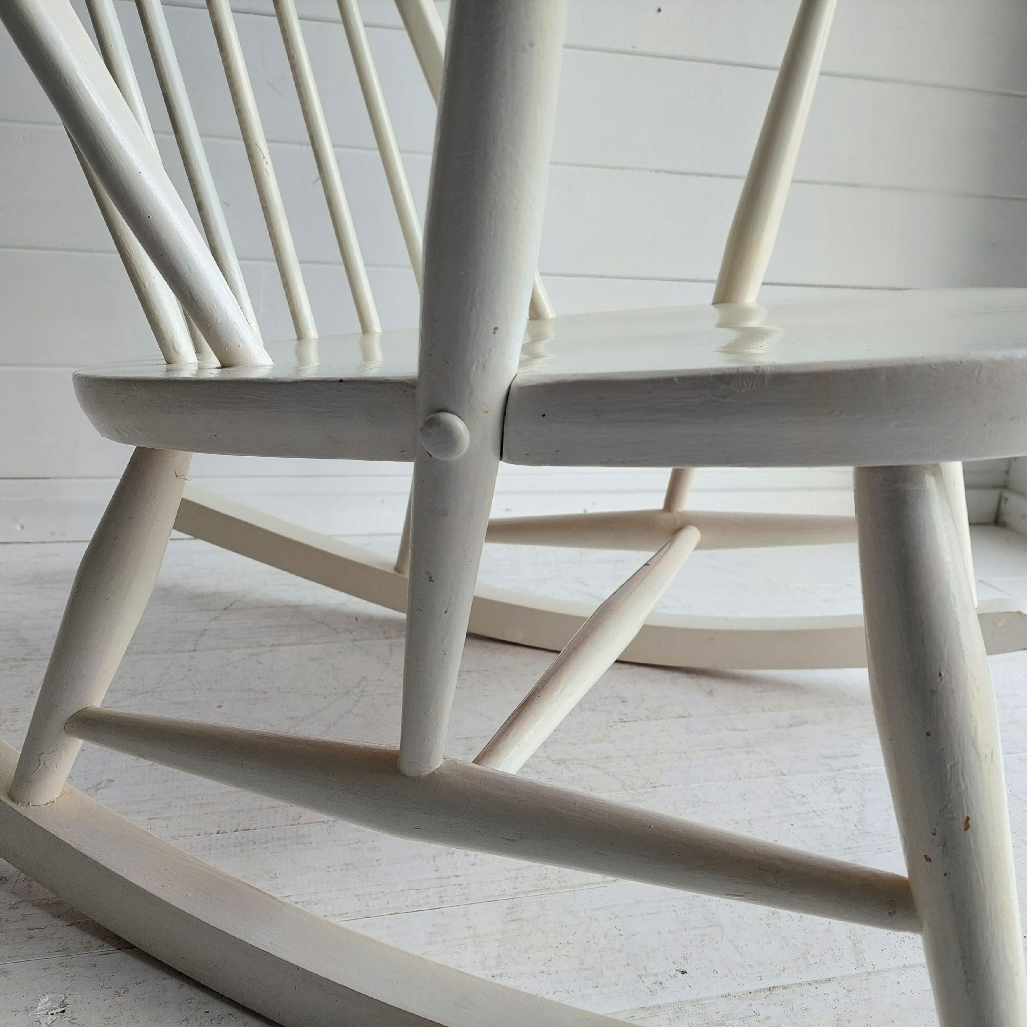 Midcentury No 470 Windsor Rocking Chair by Lucian Ercolani for Ercol, 1960s 2