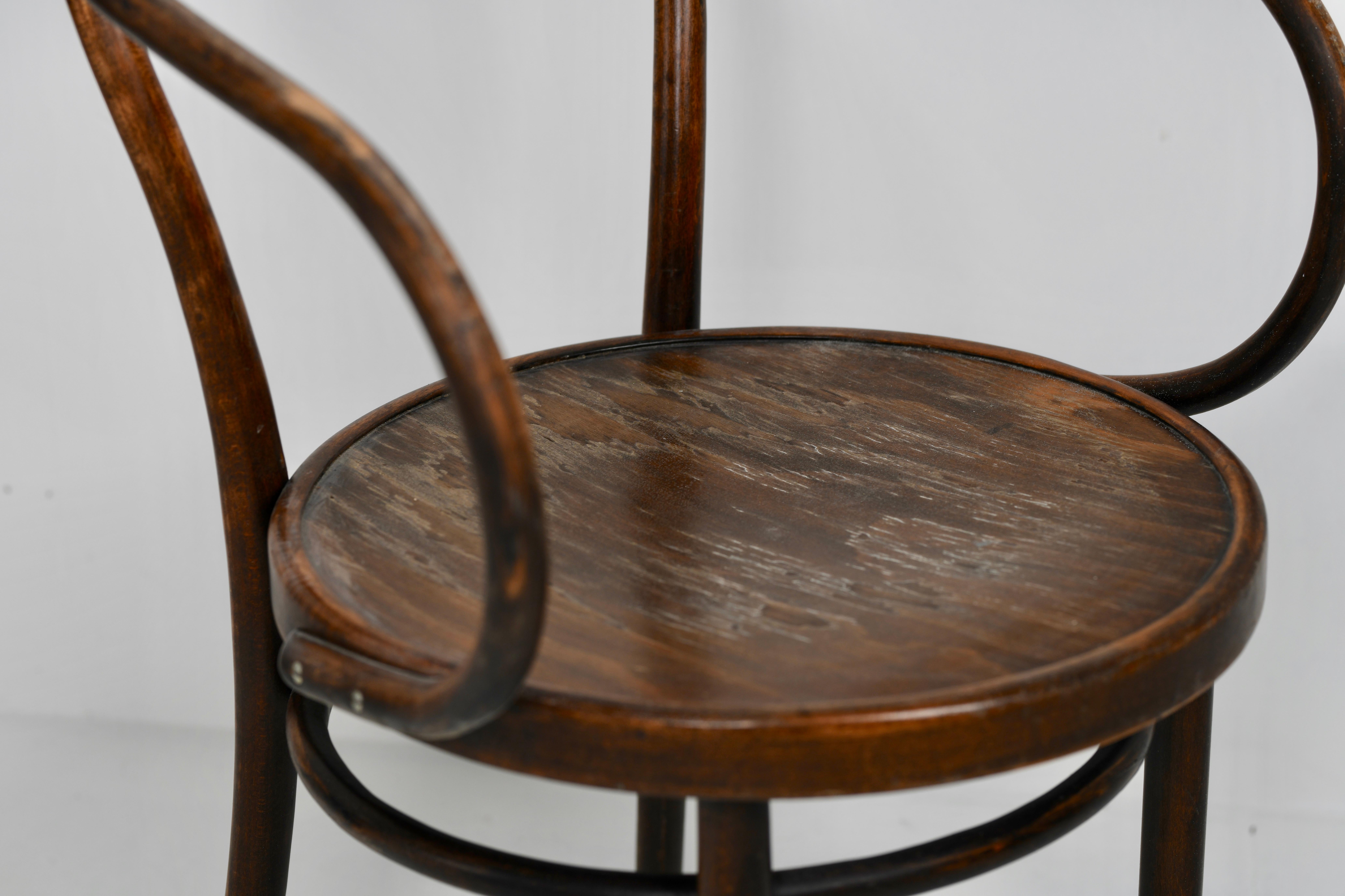 B9 / 209 Dining Chairs by Michael Thonet Radomosk x 6  In Good Condition For Sale In everton lymington, GB