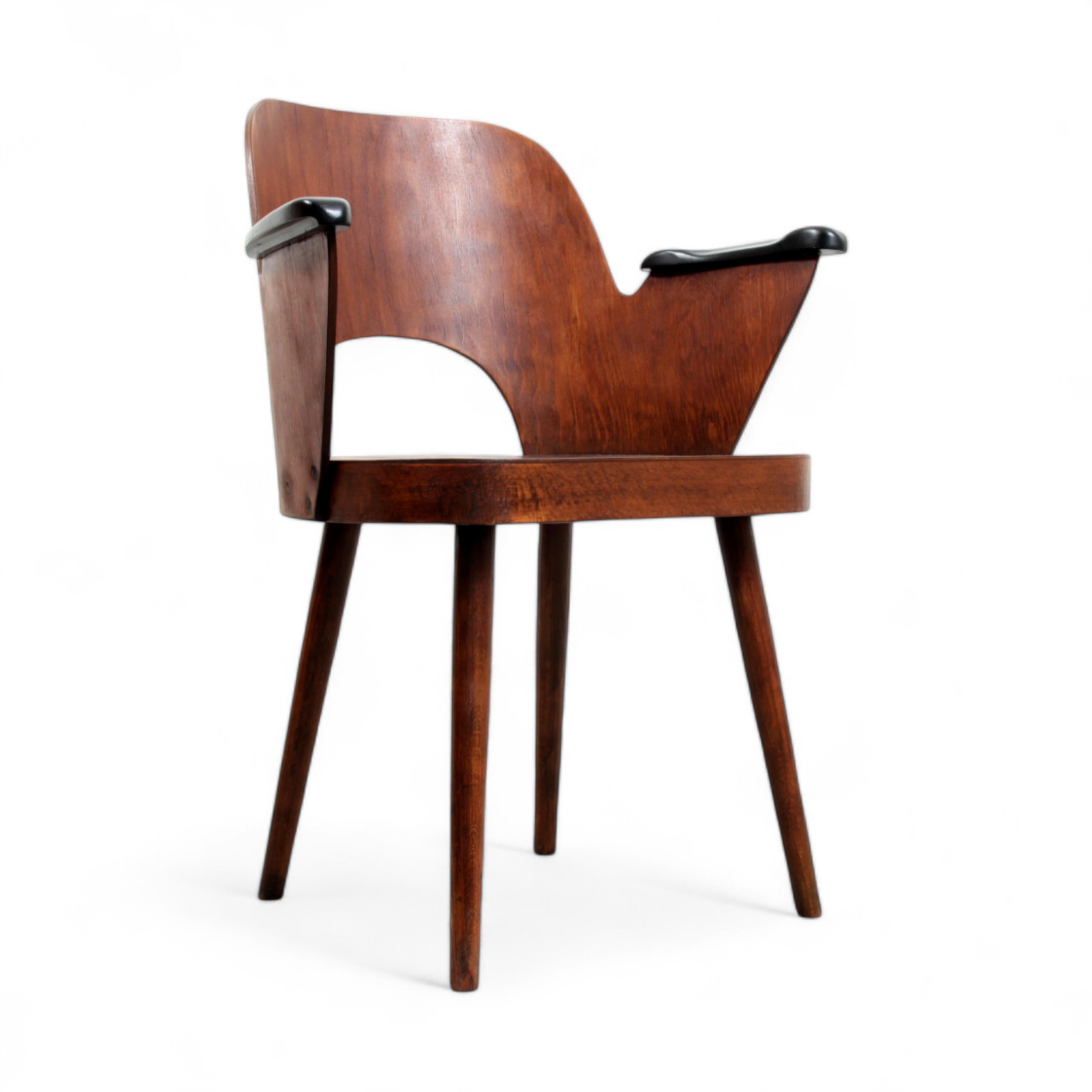 An iconic beech wood armchair designed by renowned Austrian architect Oswald Haerdtl for the Thonet successor, Ton, in 1950. Produced under catalog number 515, the chair has been fully restored.