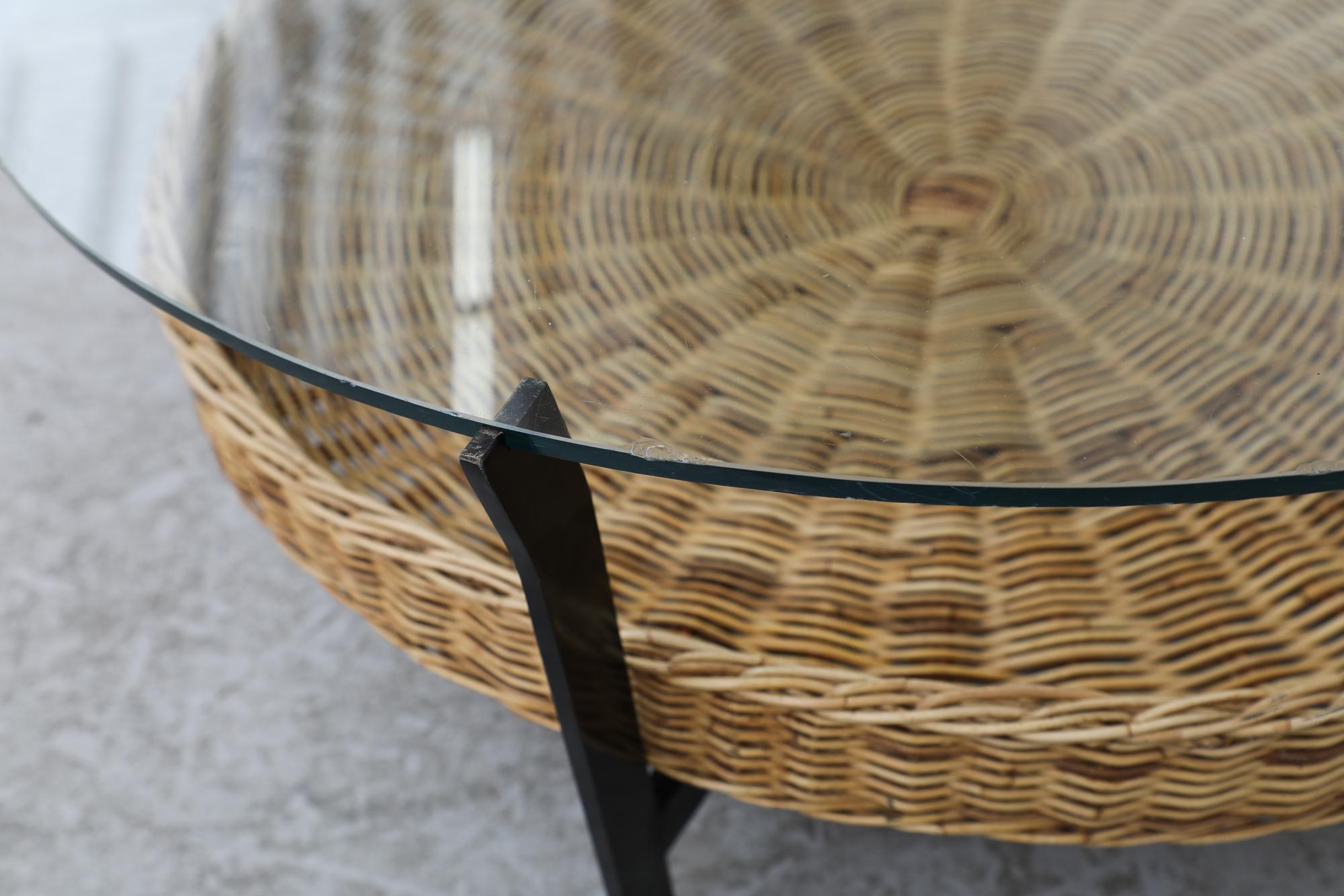 Mid-Century Noordwolde style Round Glass and Rattan Coffee Table For Sale 7