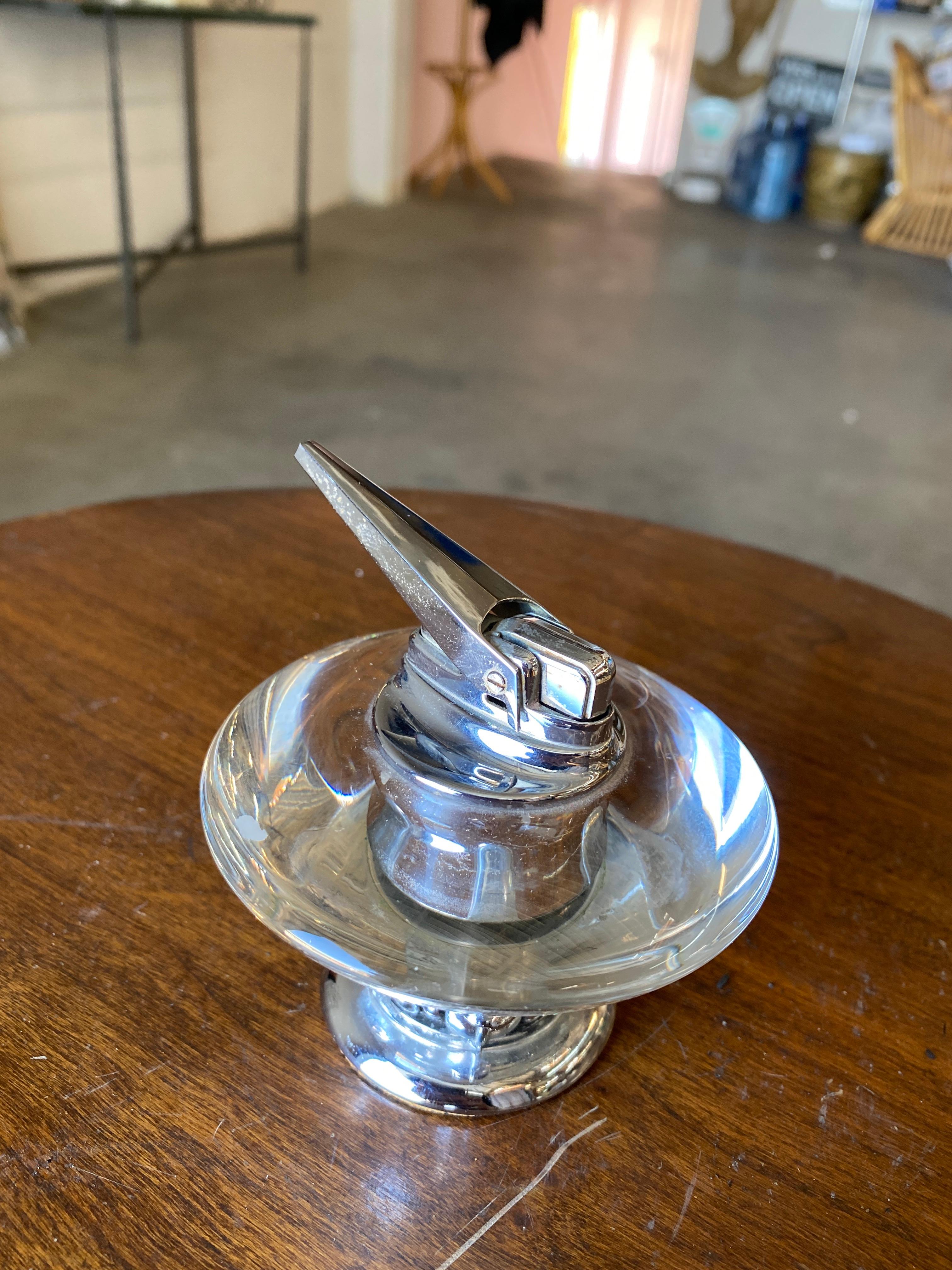 A great mid-century Vintage Ronson Nordic chrome and glass table lighter, Circa 1955.

It is in excellent condition with the original made in Newark.