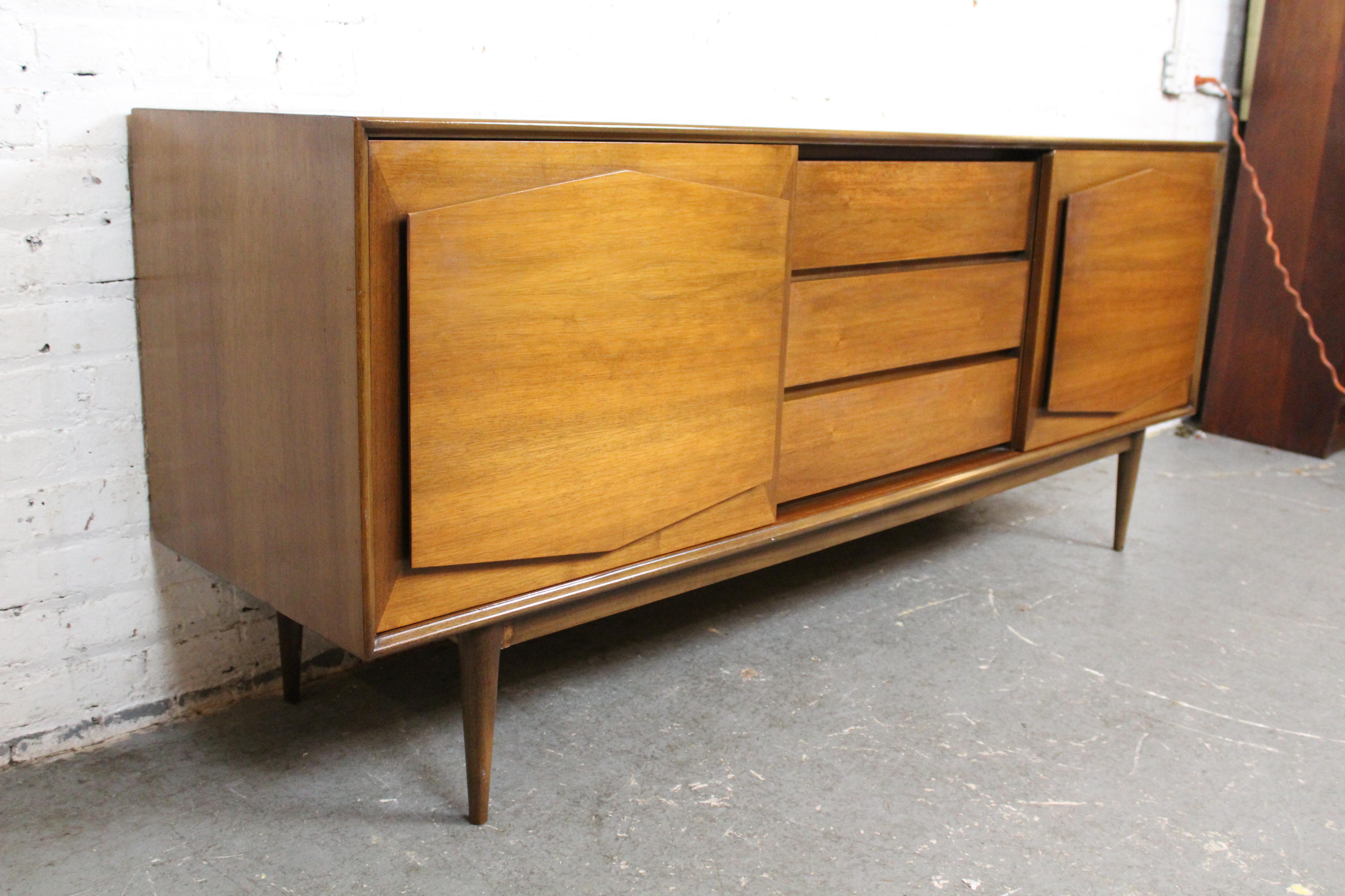 Mid-Century moderno Credenza 