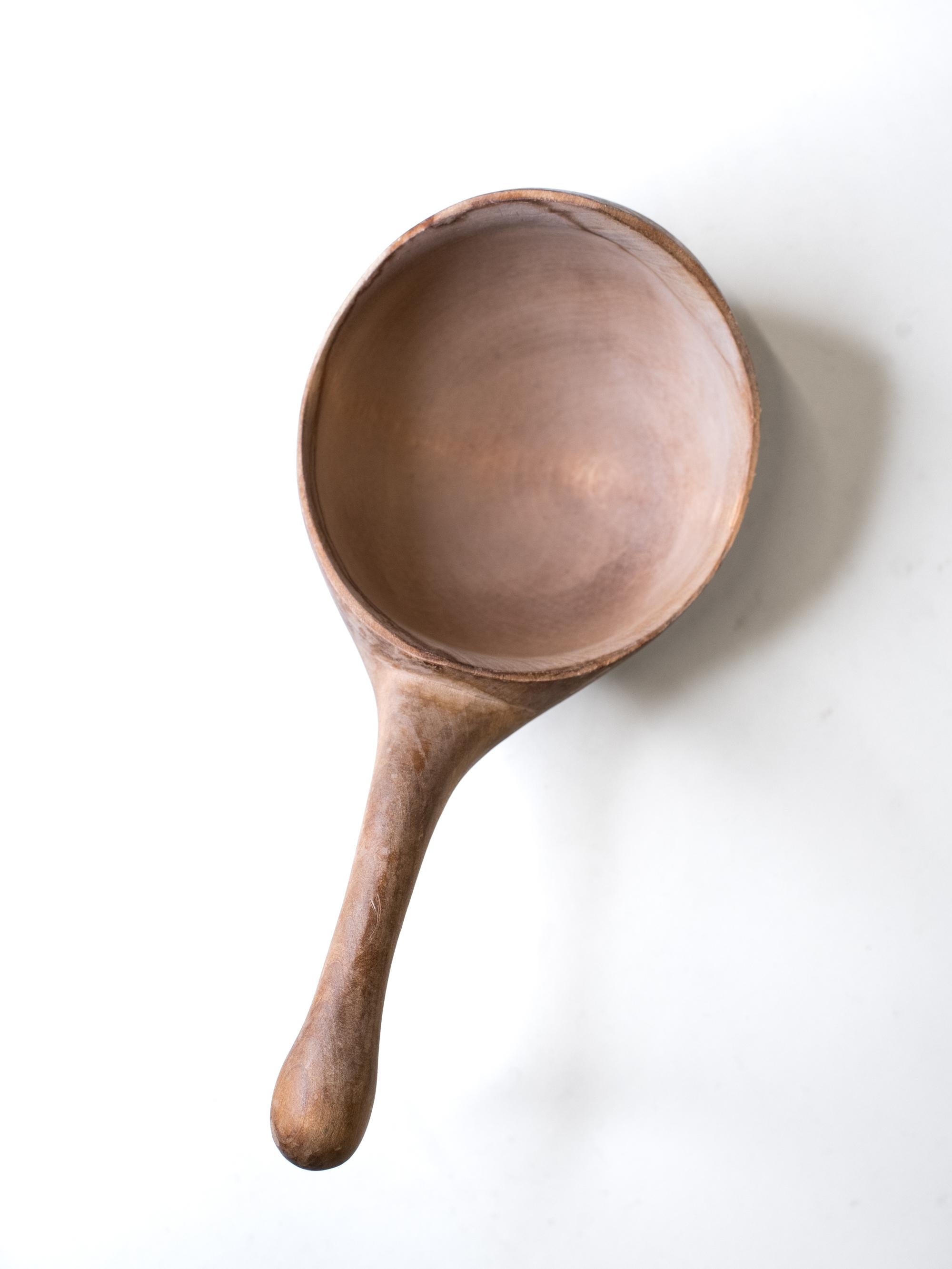 Coupe nordique en bois du milieu du siècle avec poignée en forme d'oiseau en vente 6