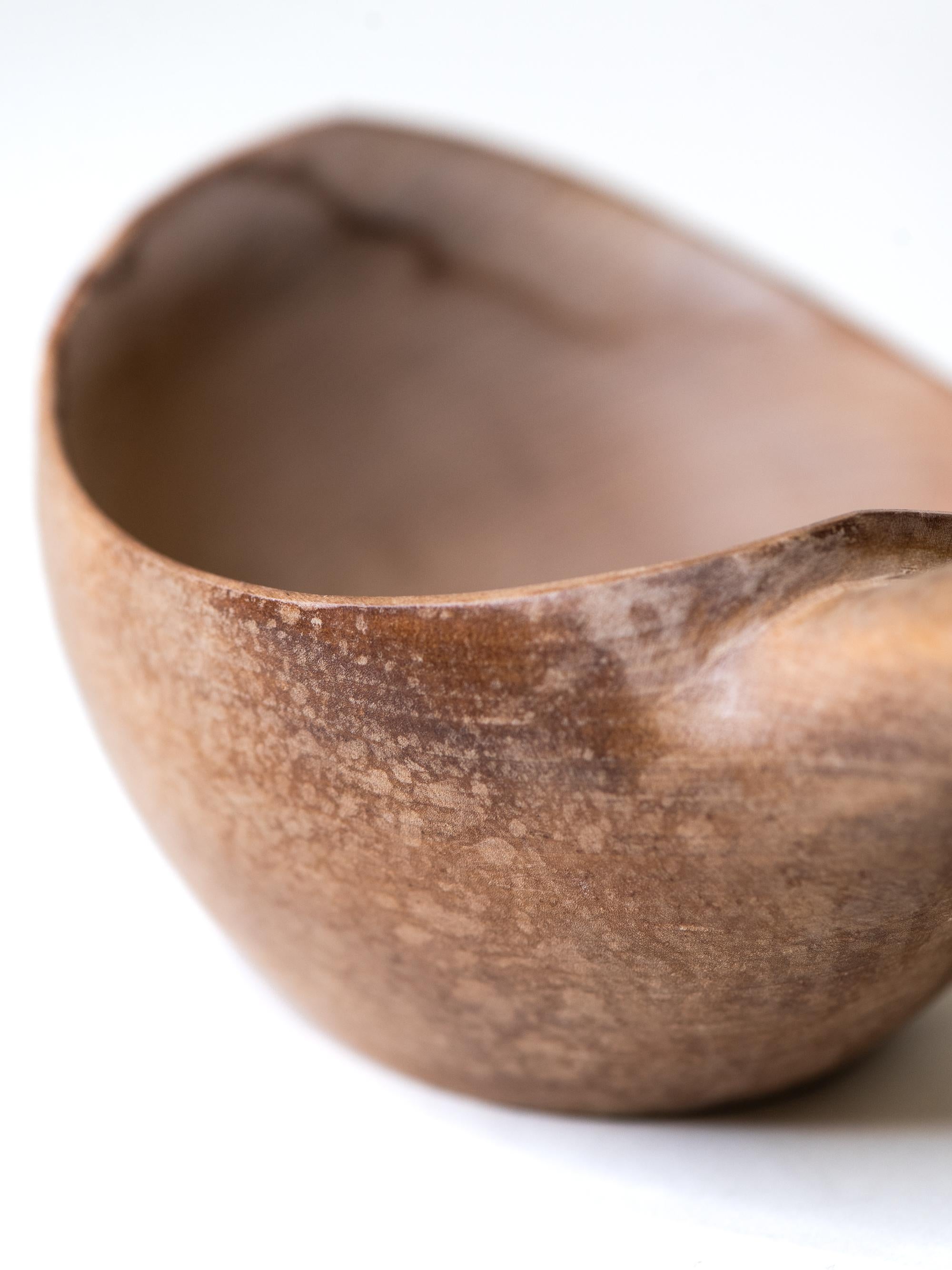 Coupe nordique en bois du milieu du siècle avec poignée en forme d'oiseau en vente 10