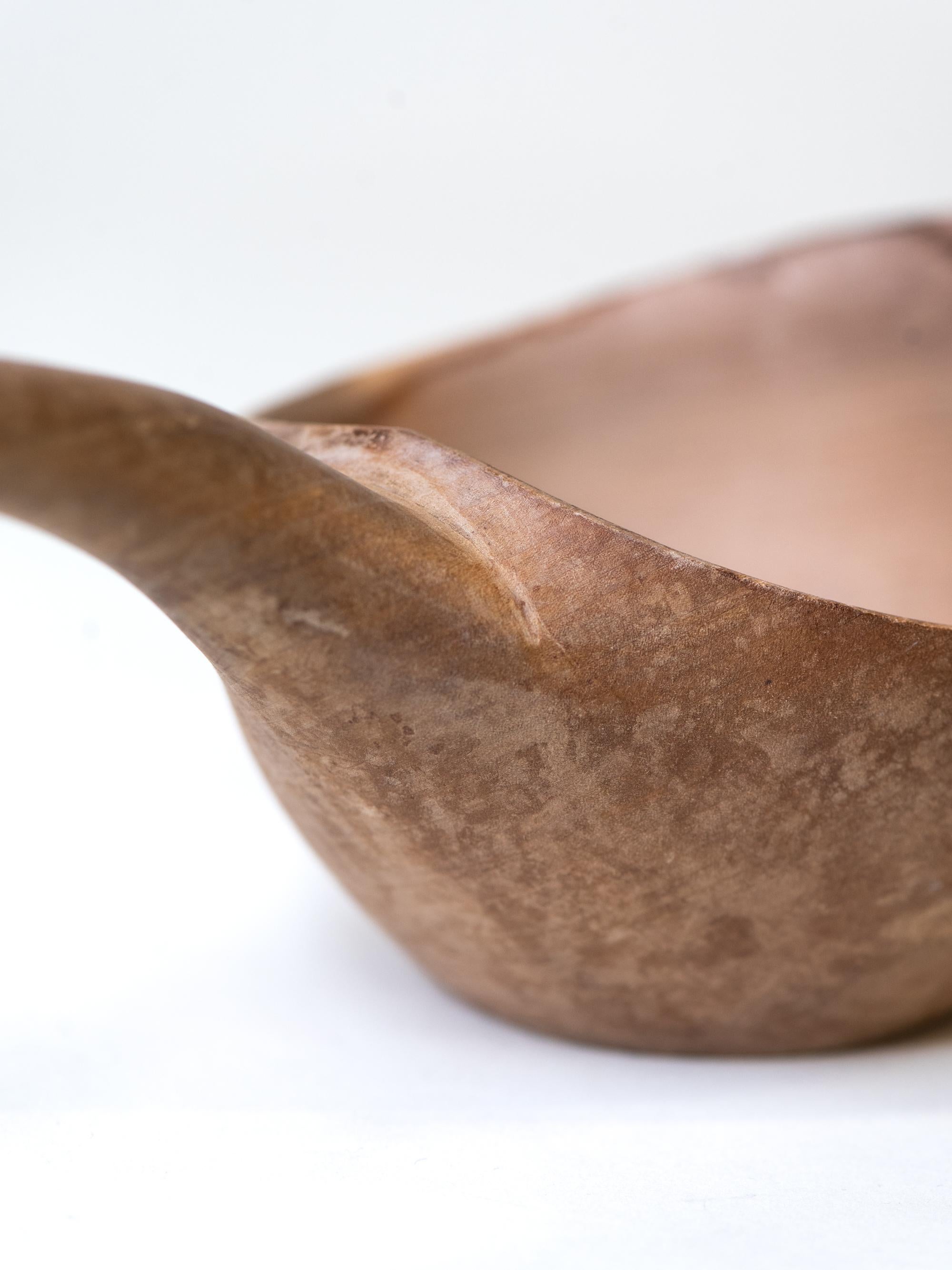 Coupe nordique en bois du milieu du siècle avec poignée en forme d'oiseau en vente 11