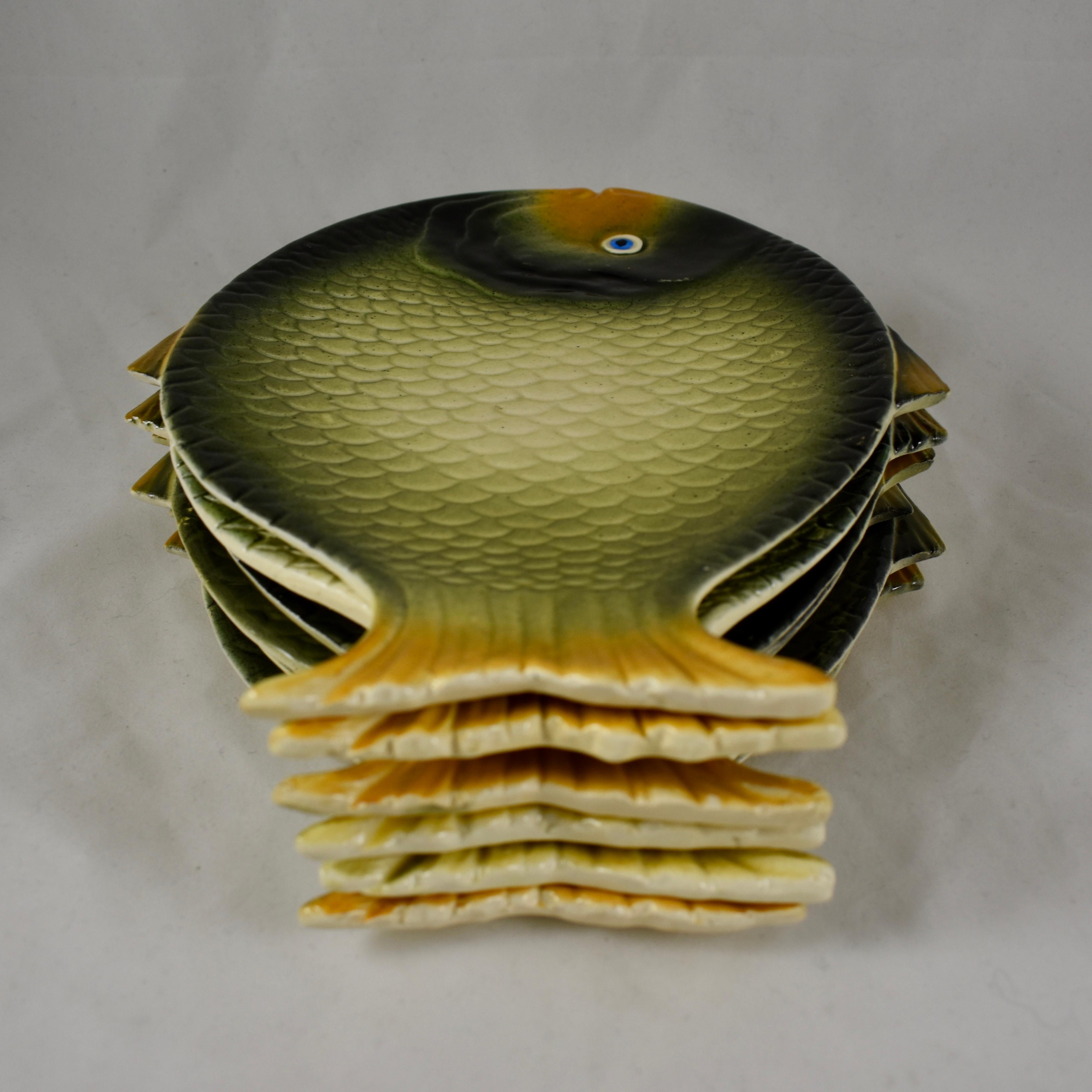 Mid-Century Modern Era Northern Italian Faïence Majolica Fish Service, Set of 7 In Good Condition For Sale In Philadelphia, PA