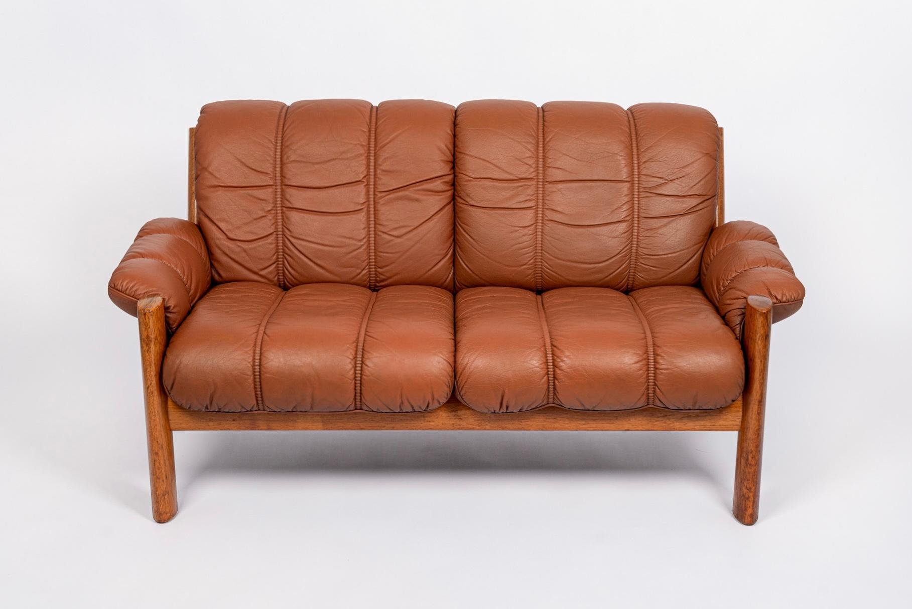 Mid Century Norwegian Brown Leather Loveseat Sofa by Ekornes, 1970s In Good Condition In Detroit, MI