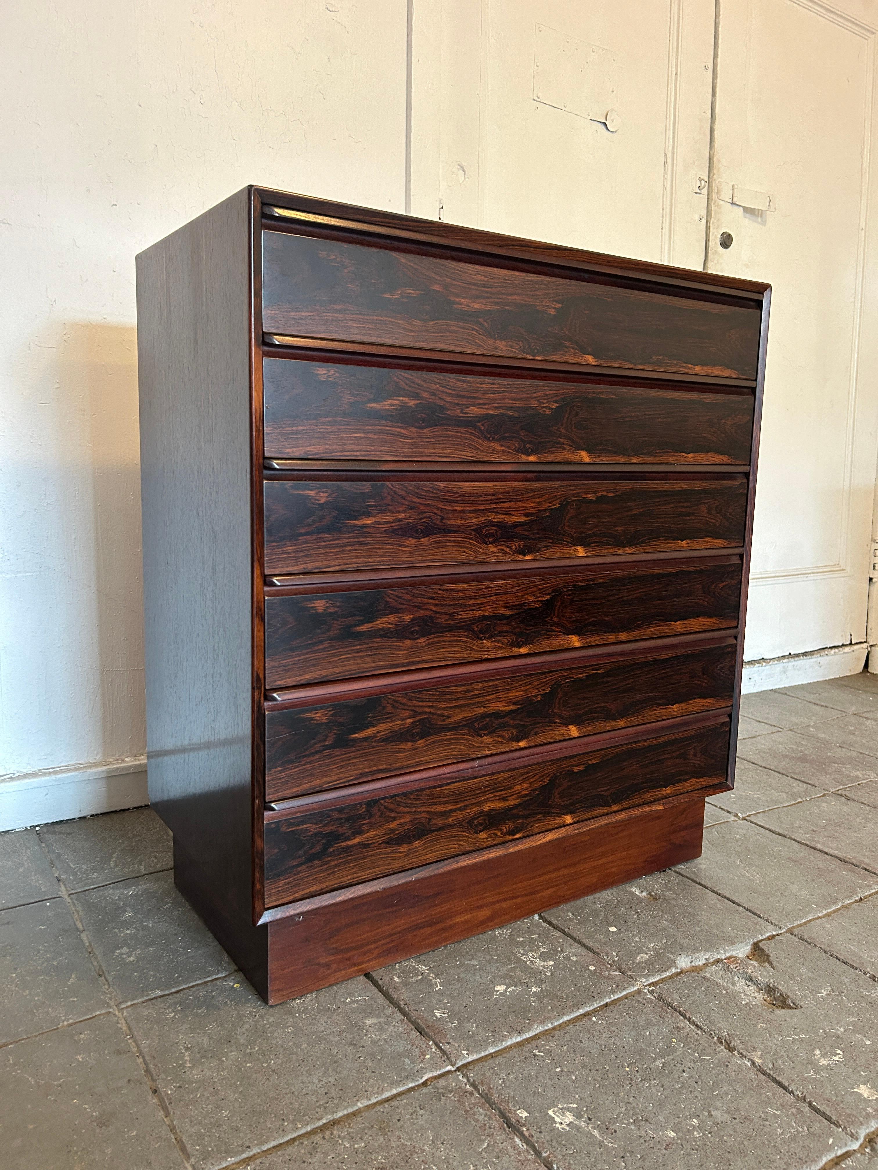 Beautiful Mid-Century Norwegian modern tall rosewood 6-drawer dresser by Westnofa. Great design and great vintage condition - clean inside and out. Drawers slide smooth with dovetail construction and carved handles. Stunning Wood grain. Shows very