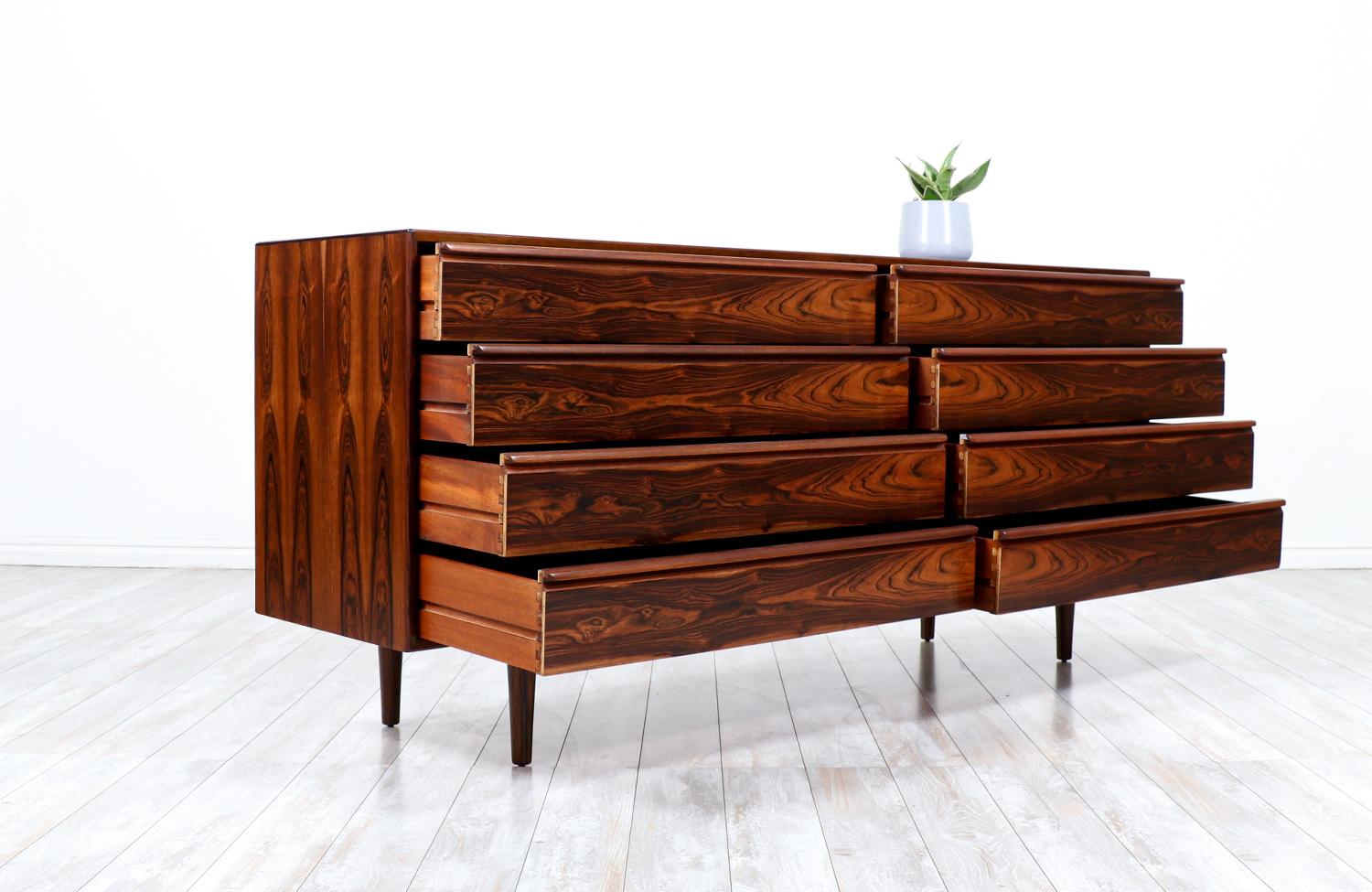 Mid-Century Norwegian Modern Rosewood 8-Drawer Dresser by Westnofa In Excellent Condition In Los Angeles, CA
