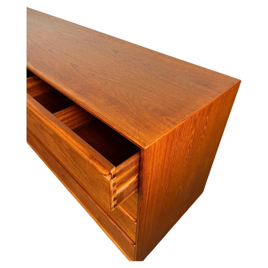Mid-Century Norwegian Modern Teak 8 Drawer Dresser Credenza by Westnofa In Good Condition In BROOKLYN, NY