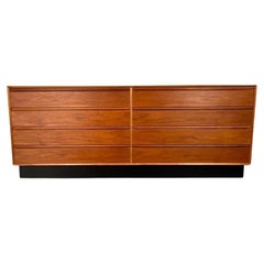 Commode 8 tiroirs Credenza en teck moderne du milieu du siècle par Westnofa