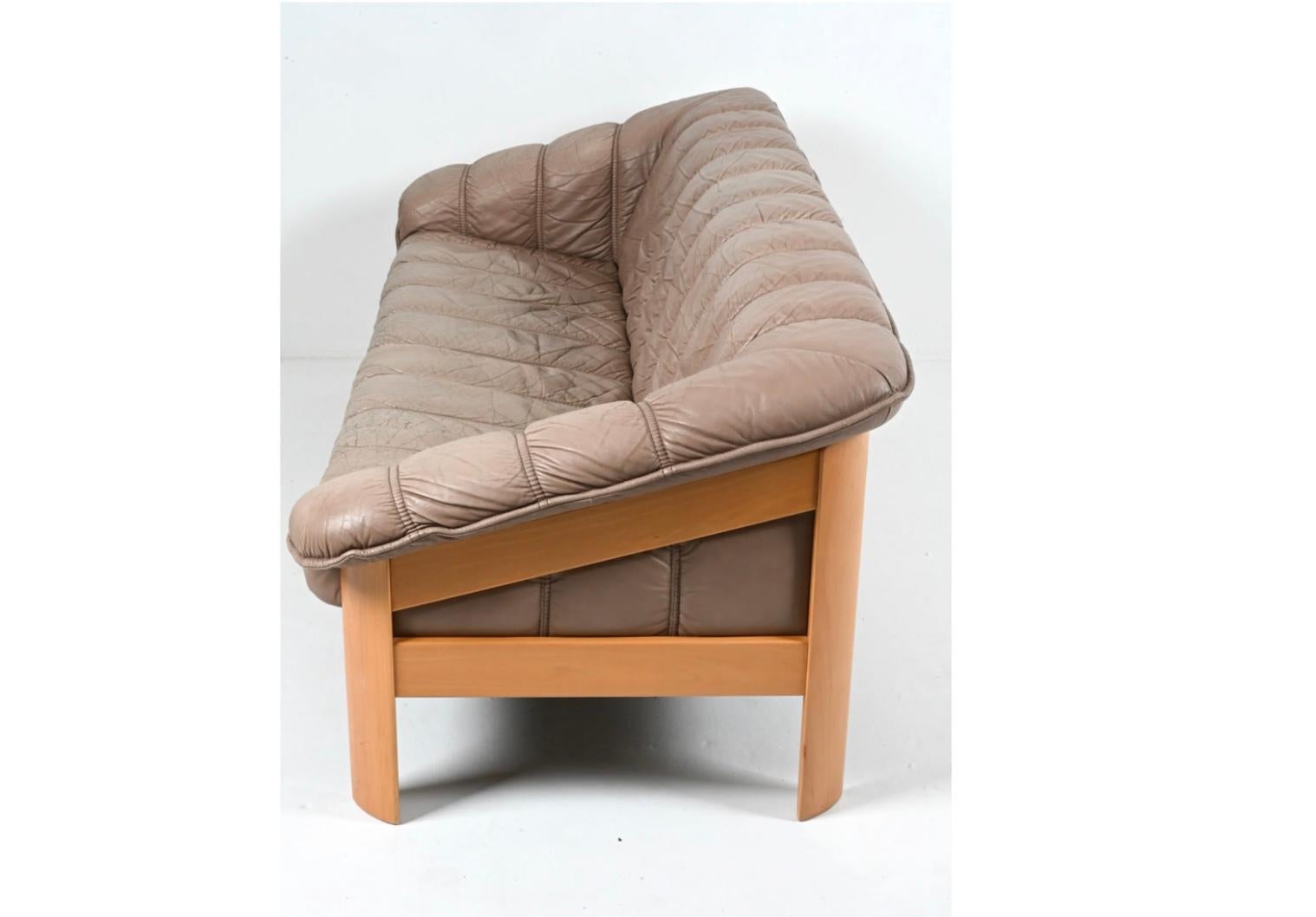Mid-Century Norwegian Post Modern Ekornes Brown Leather Birch frame Sofa In Good Condition For Sale In BROOKLYN, NY