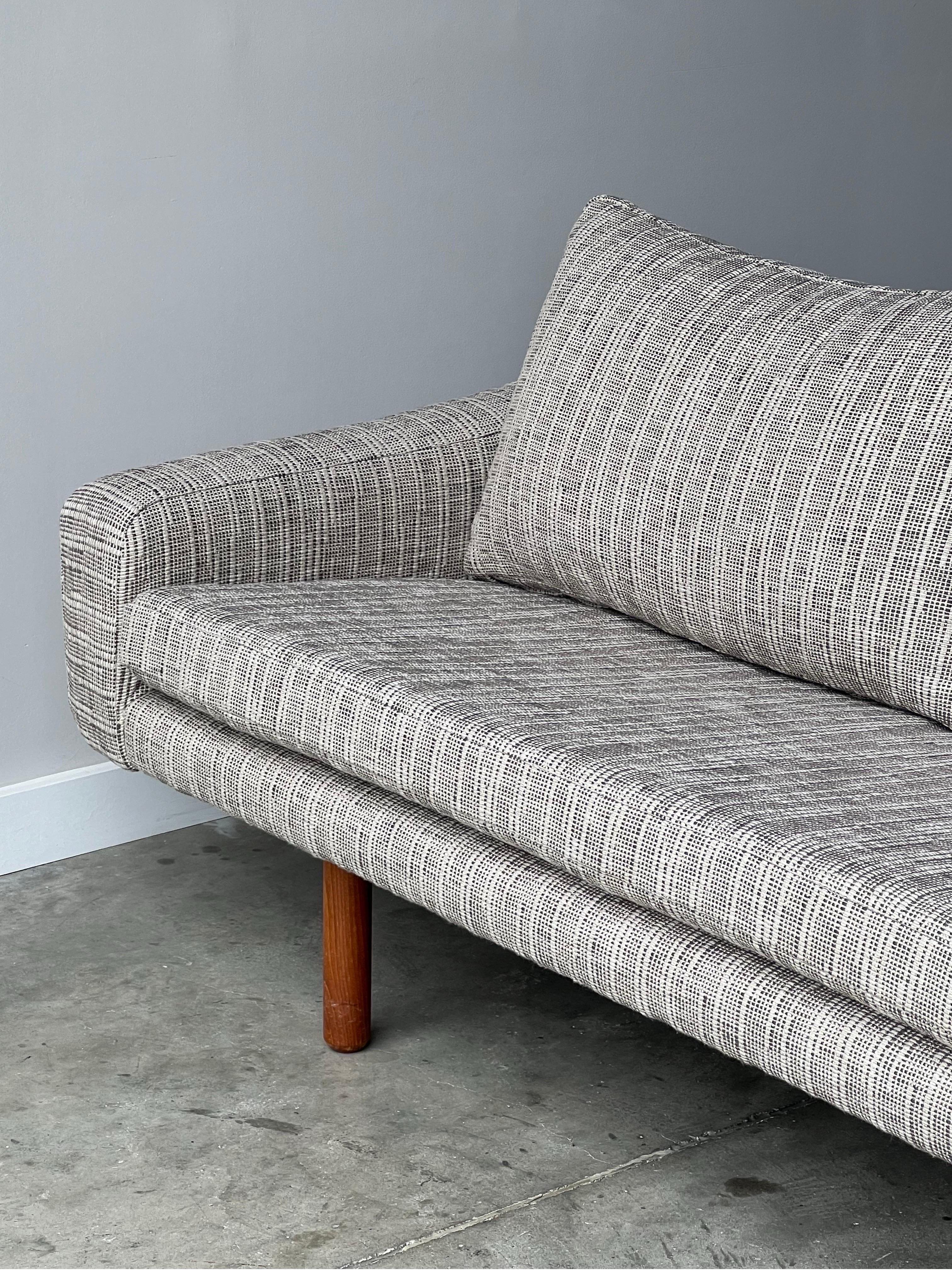 Mid-Century Norwegian Sofa by LH HIELLE For Sale 3