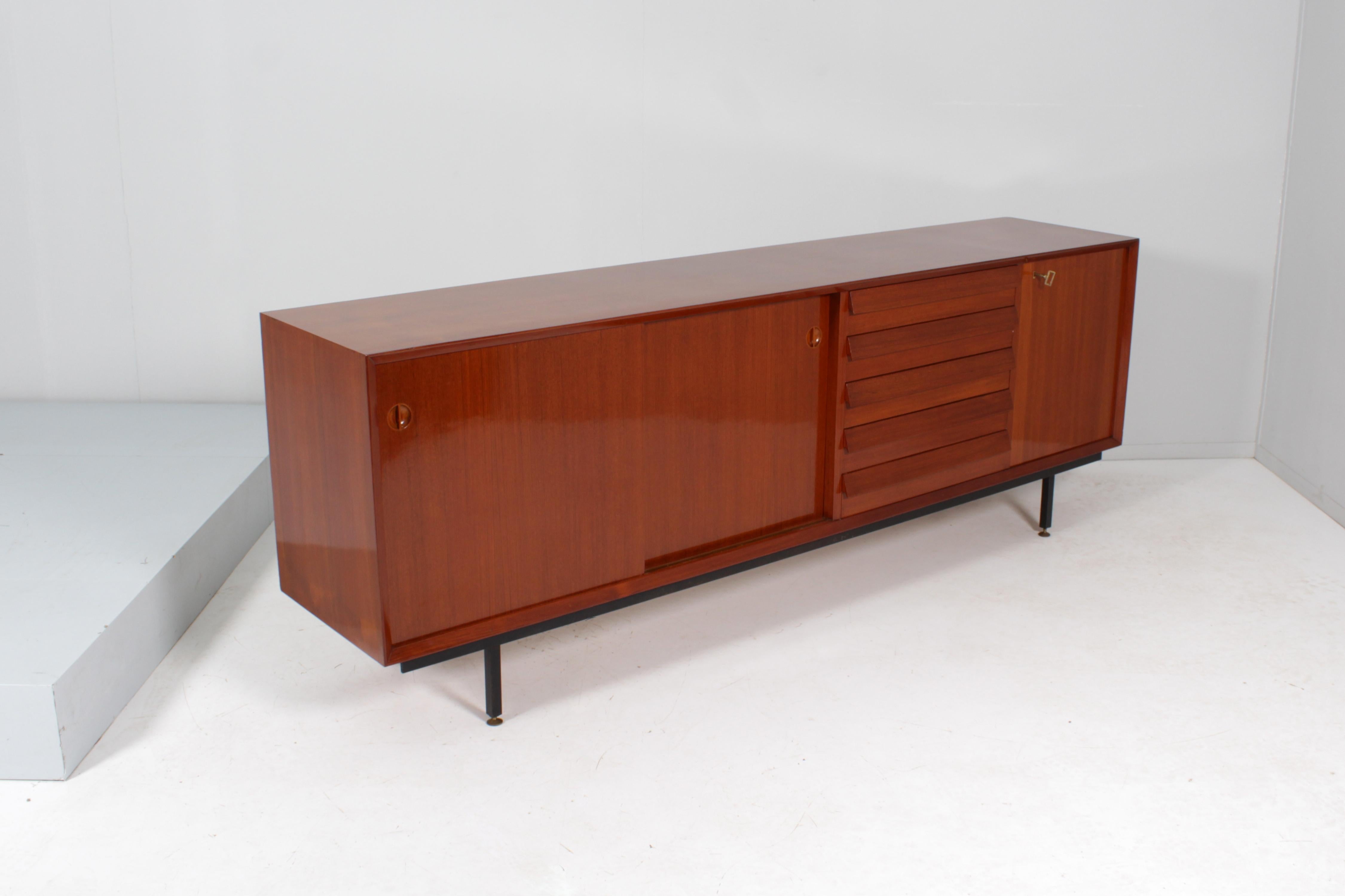 Mid-Century O. Borsani Style Wooden Sideboard  60s Italy In Good Condition For Sale In Palermo, IT