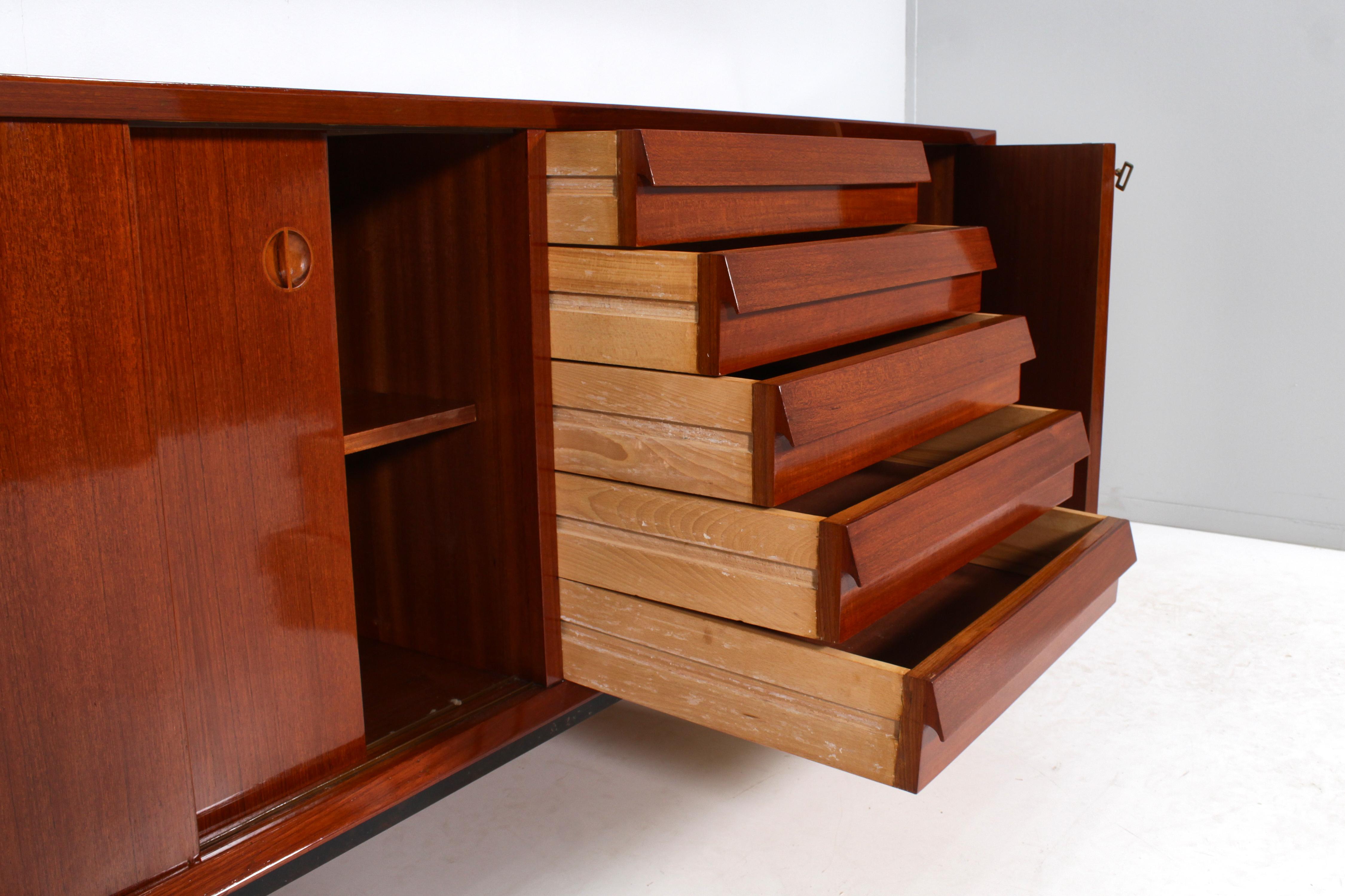 Mid-Century O. Borsani Style Wooden Sideboard  60s Italy For Sale 2