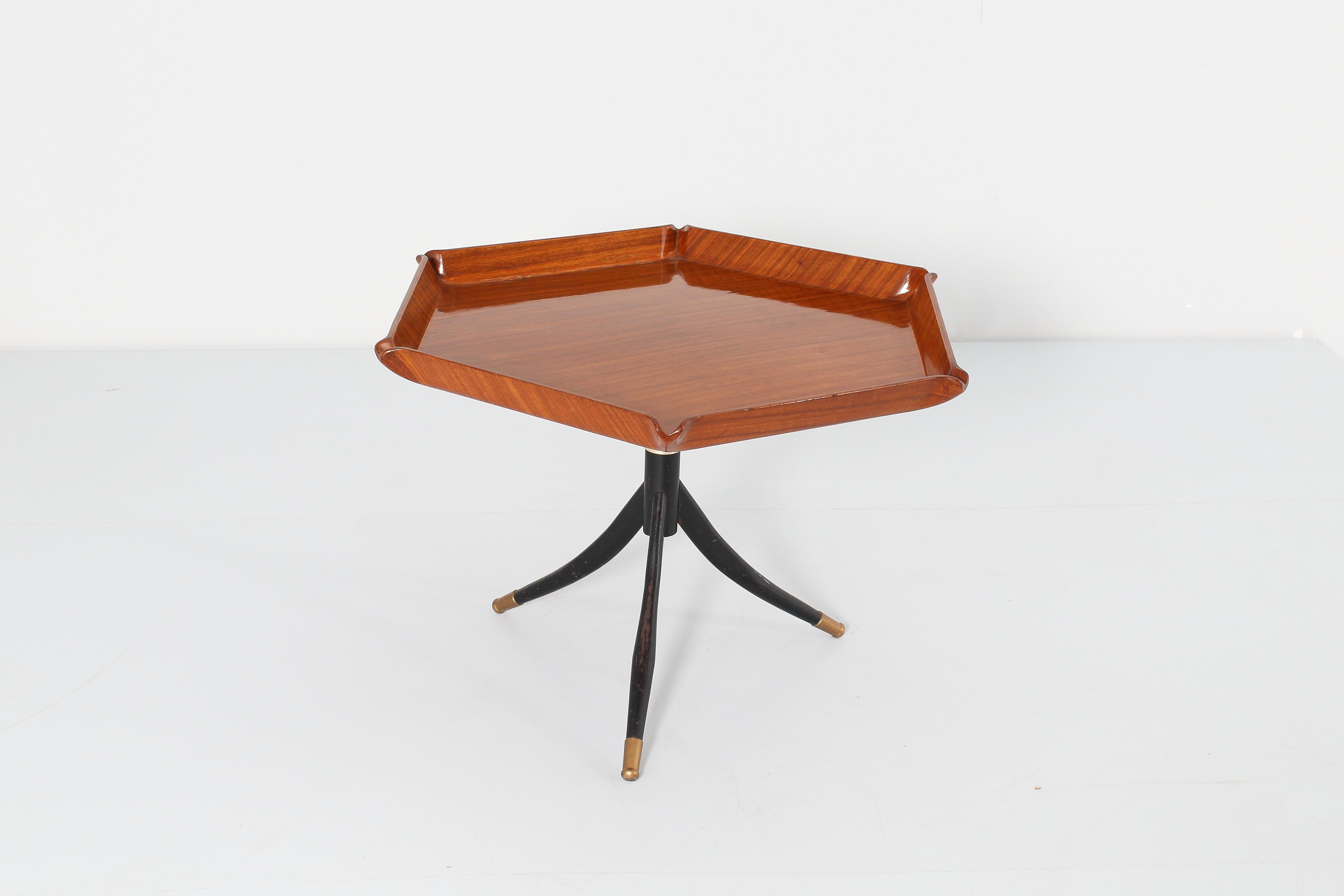 Mid-Century O. Borsani Wood and Brass Exagonal Coffee Table, Italy 50s For Sale 1