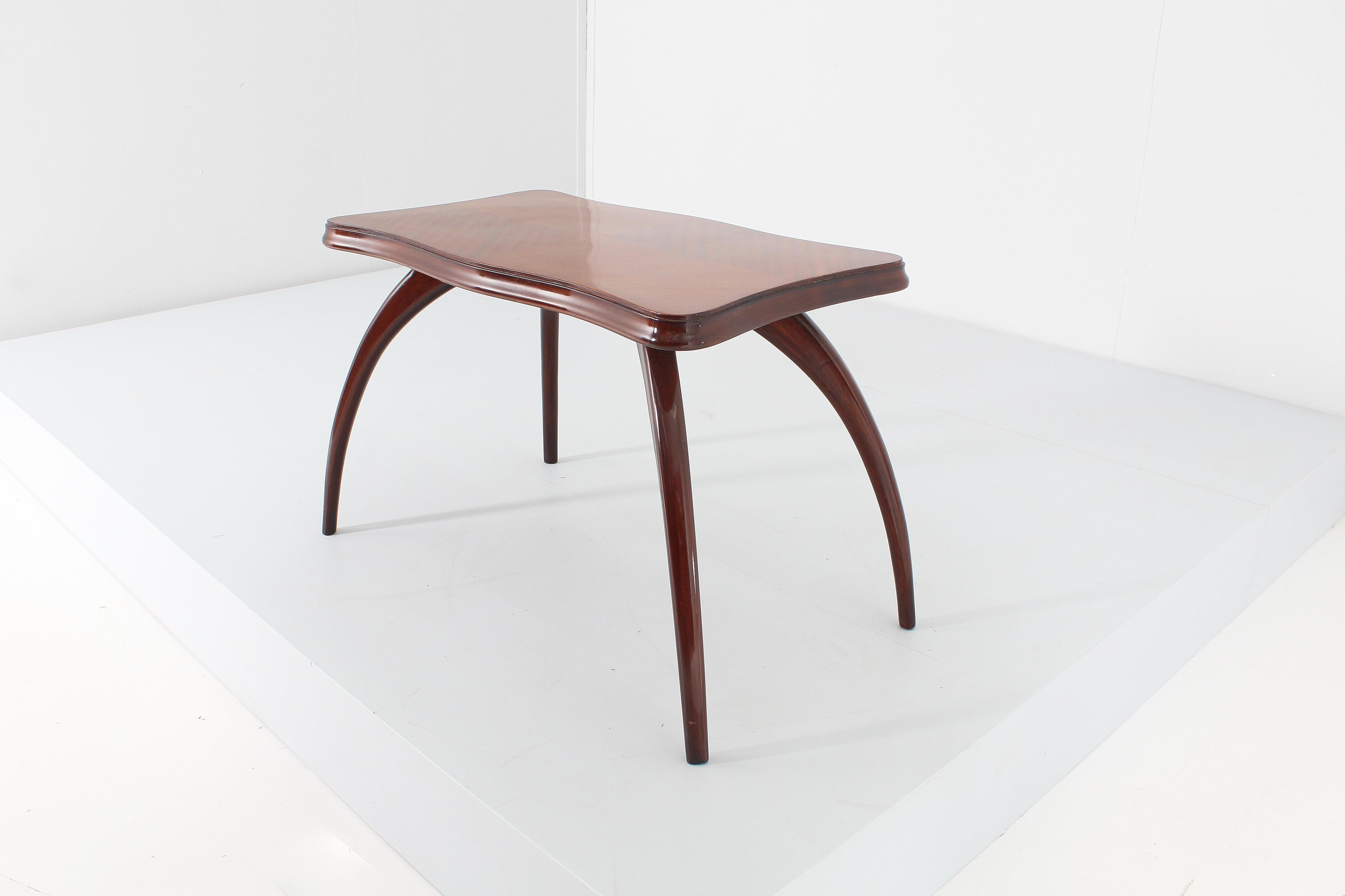 Mid-Century O. Borsani (attr.) Holz-Couchtisch, Italien 20er-Jahre im Angebot 5