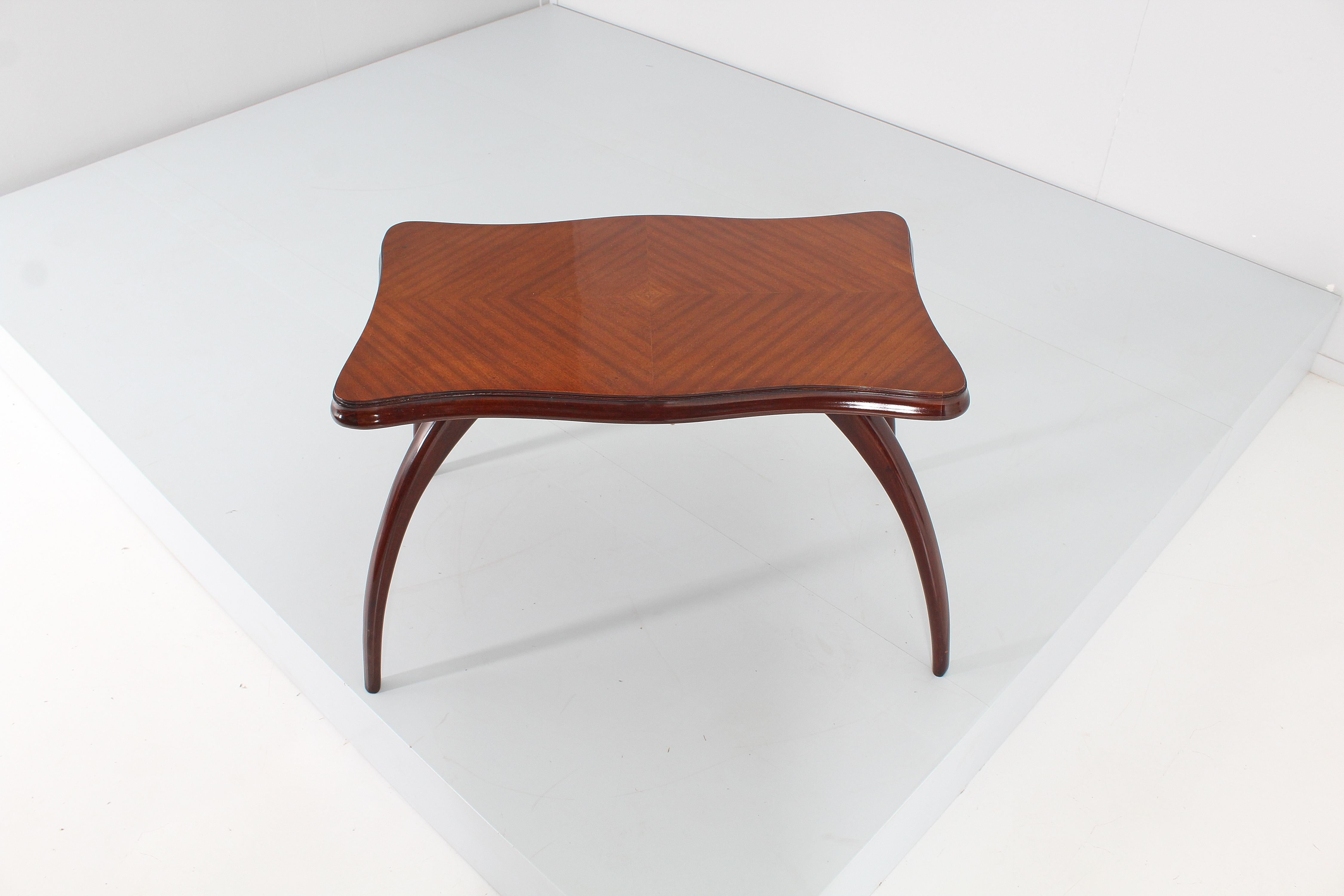 Mid-Century O. Borsani (attr.) Holz-Couchtisch, Italien 20er-Jahre im Angebot 7
