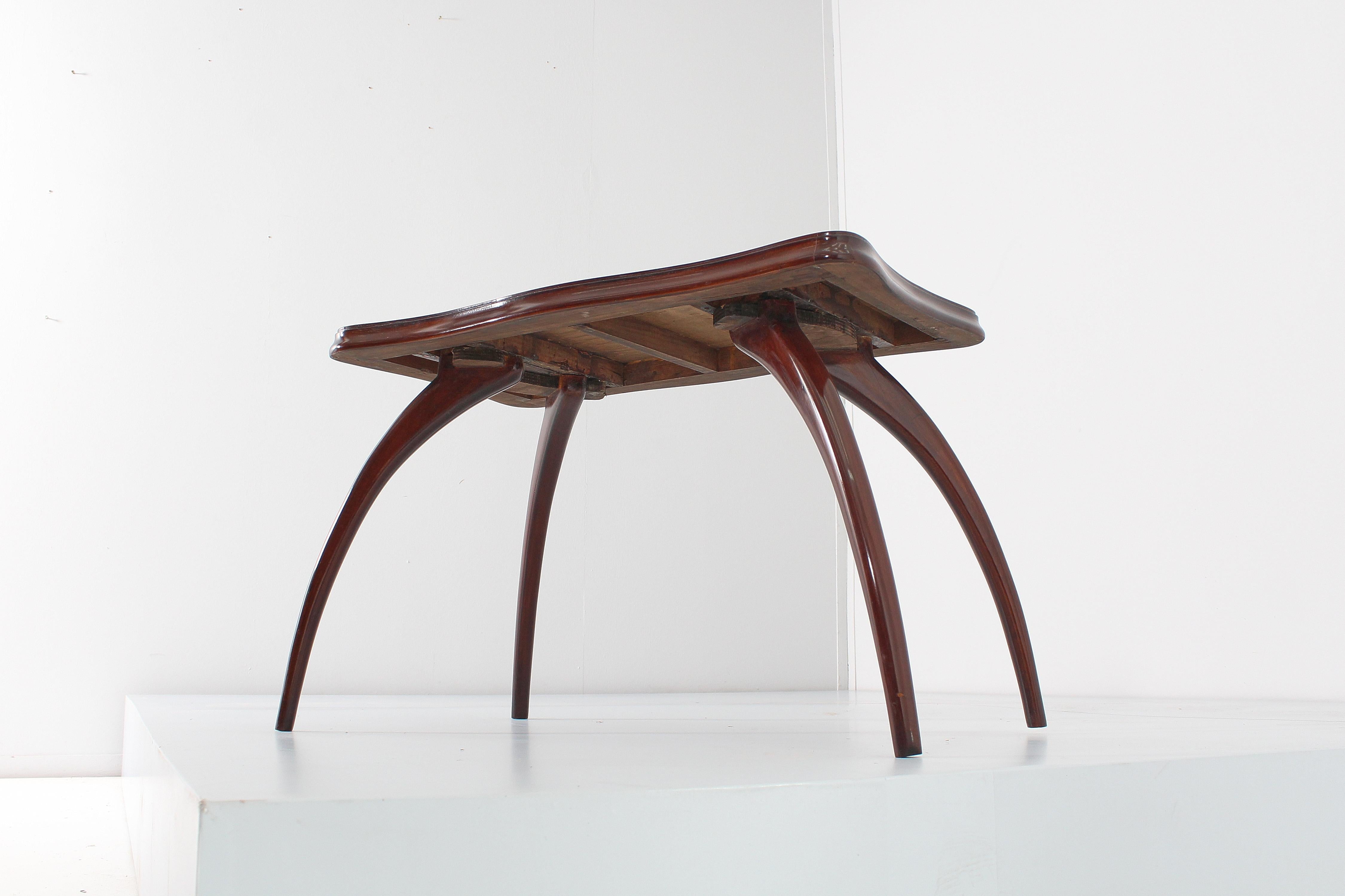 Mid-Century O. Borsani (attr.) Holz-Couchtisch, Italien 20er-Jahre im Angebot 1