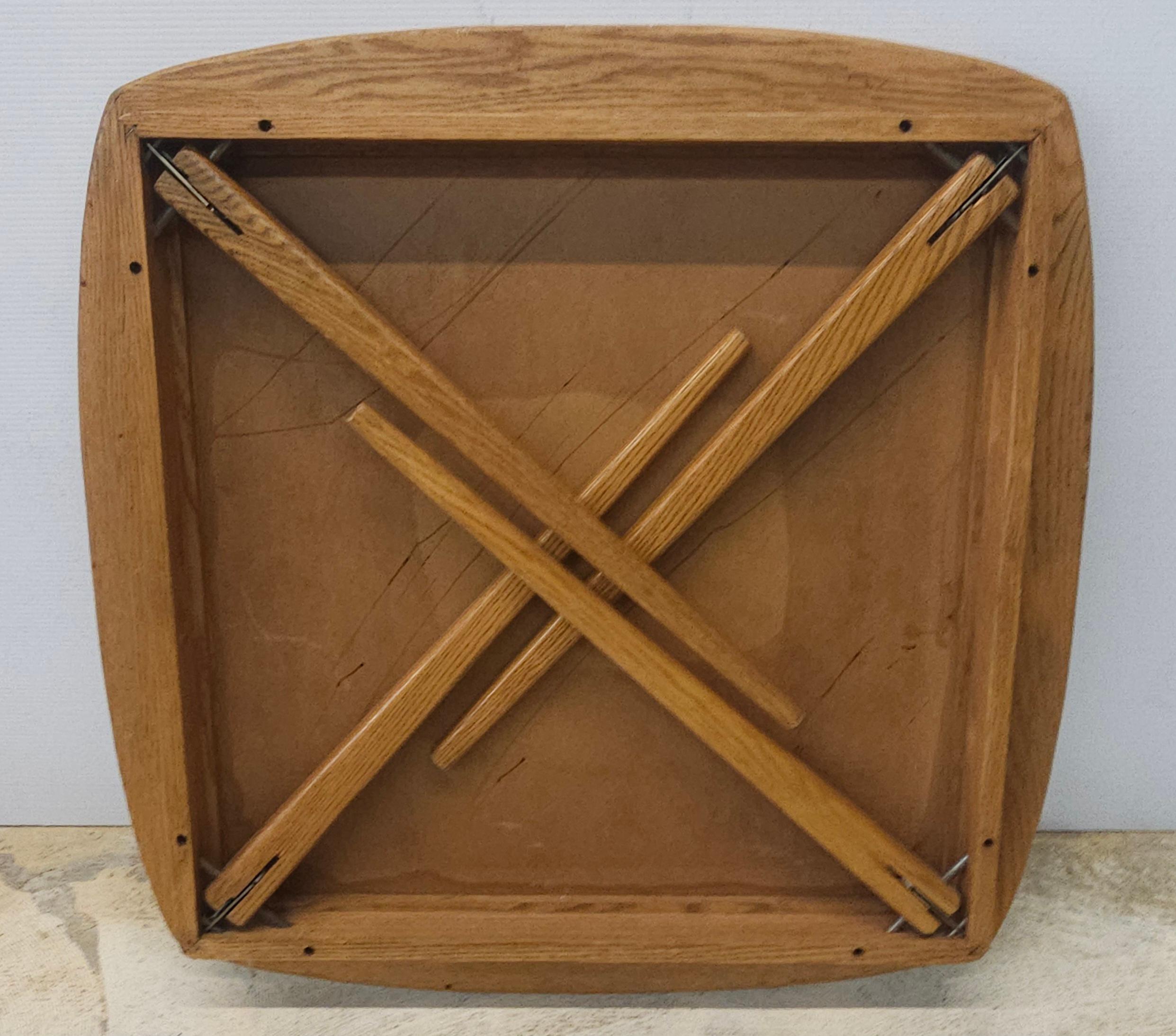 Table à cartes pliante du milieu du siècle en Oak et cuir PU en vente 3