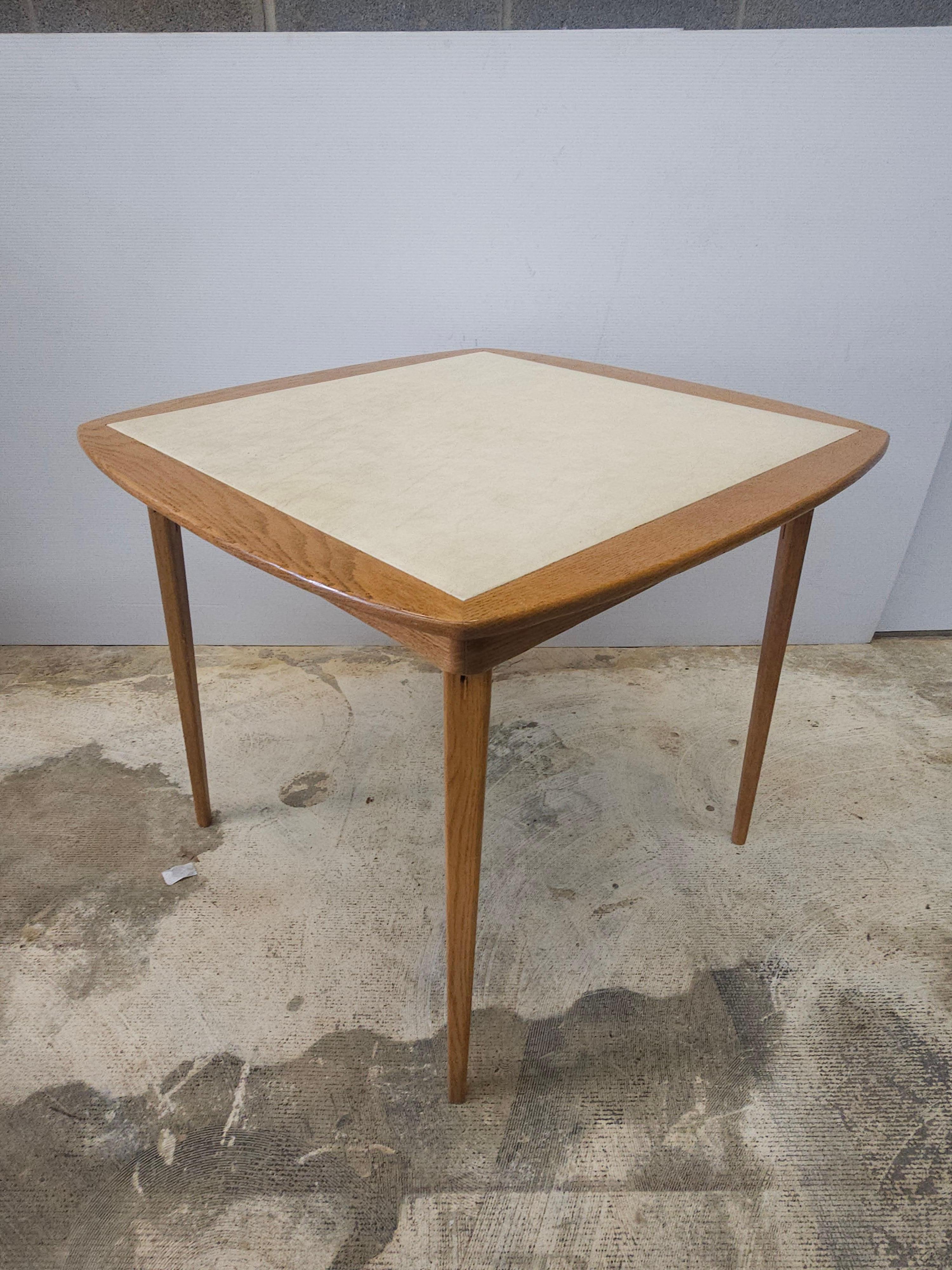 Autre Table à cartes pliante du milieu du siècle en Oak et cuir PU en vente