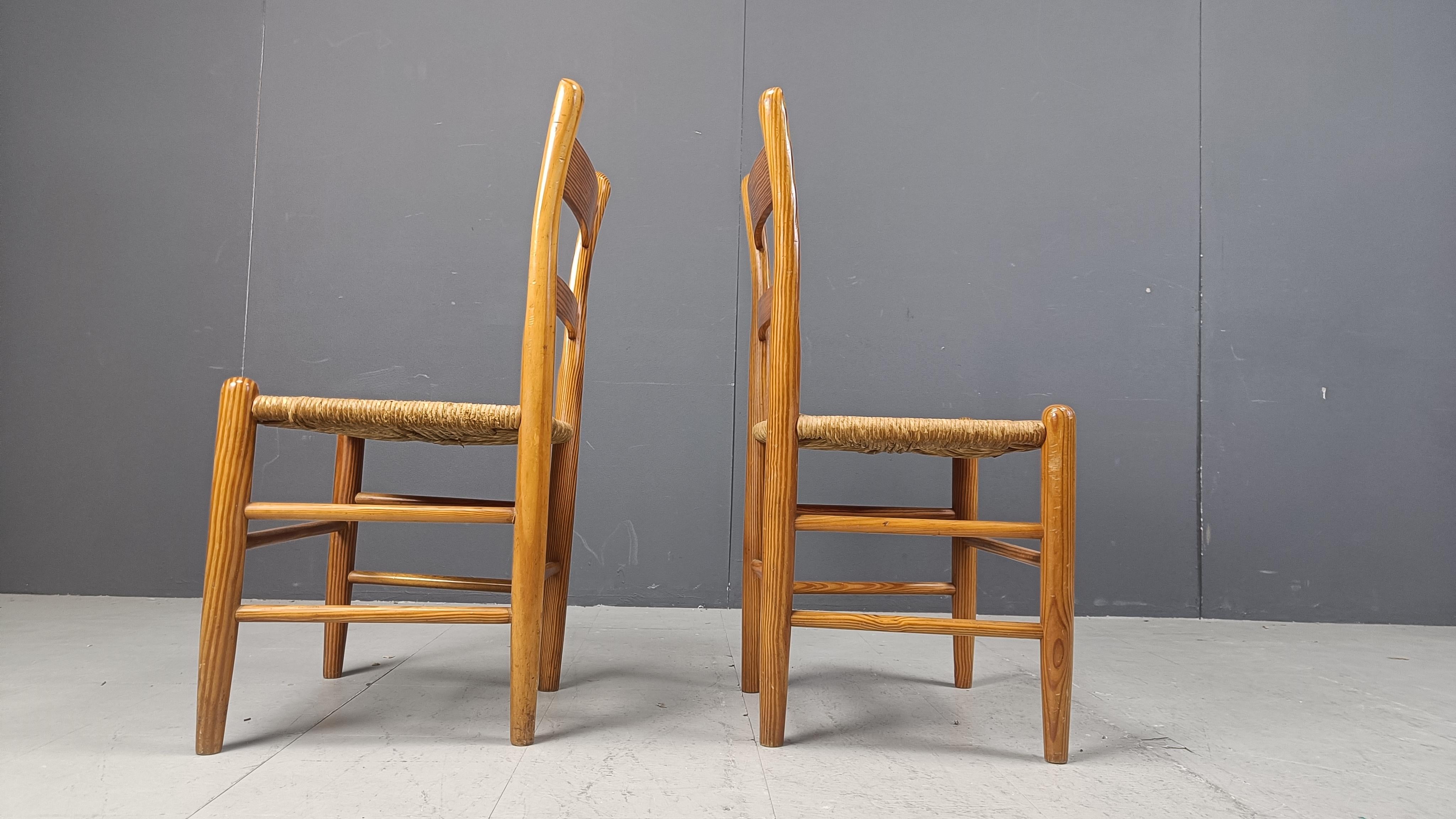 Set di 4 sedie da pranzo di metà secolo in Oak e vimini - Anni '70 in vendita 4