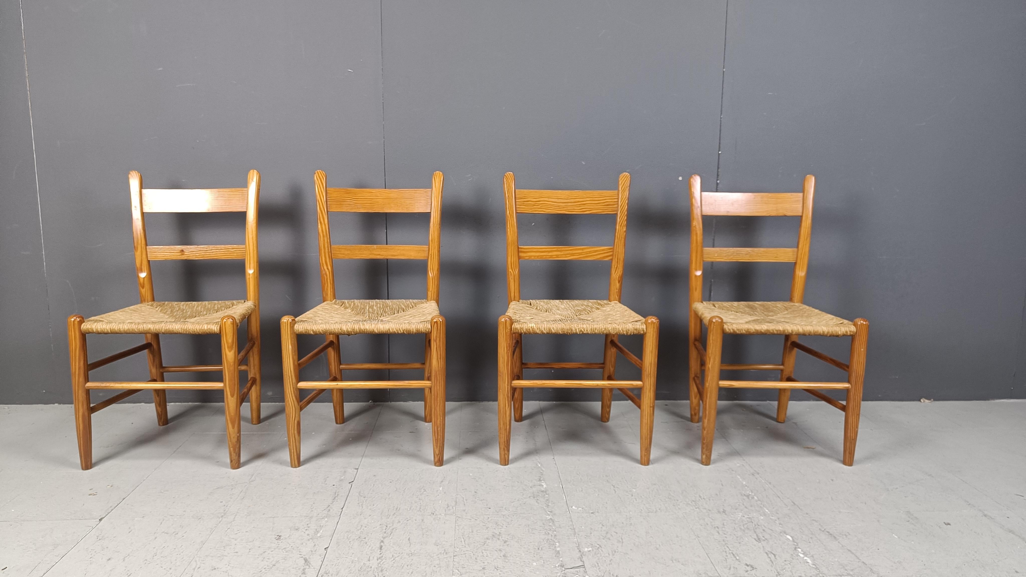Danese Set di 4 sedie da pranzo di metà secolo in Oak e vimini - Anni '70 in vendita