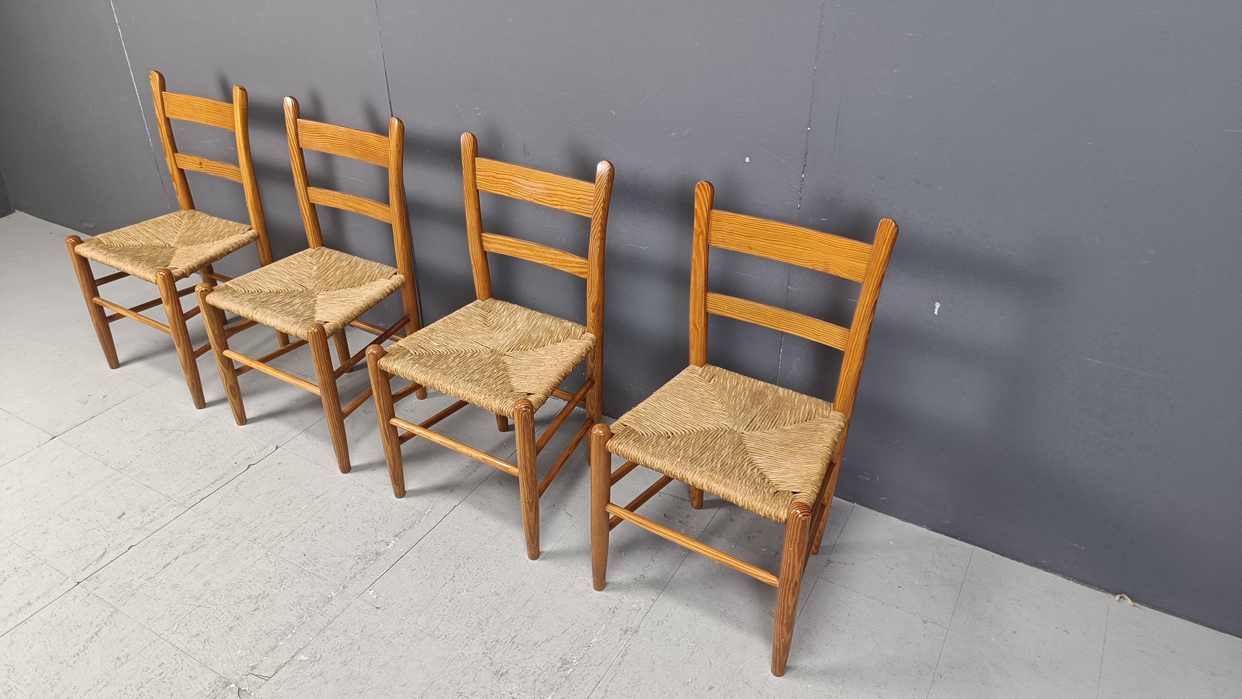 Fine XX secolo Set di 4 sedie da pranzo di metà secolo in Oak e vimini - Anni '70 in vendita