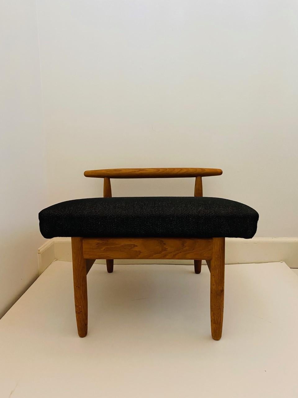 Hand-Crafted Mid-Century Oak and Wool Stool by Ejvind A. Johansson for FDB Møbler, Denmark For Sale