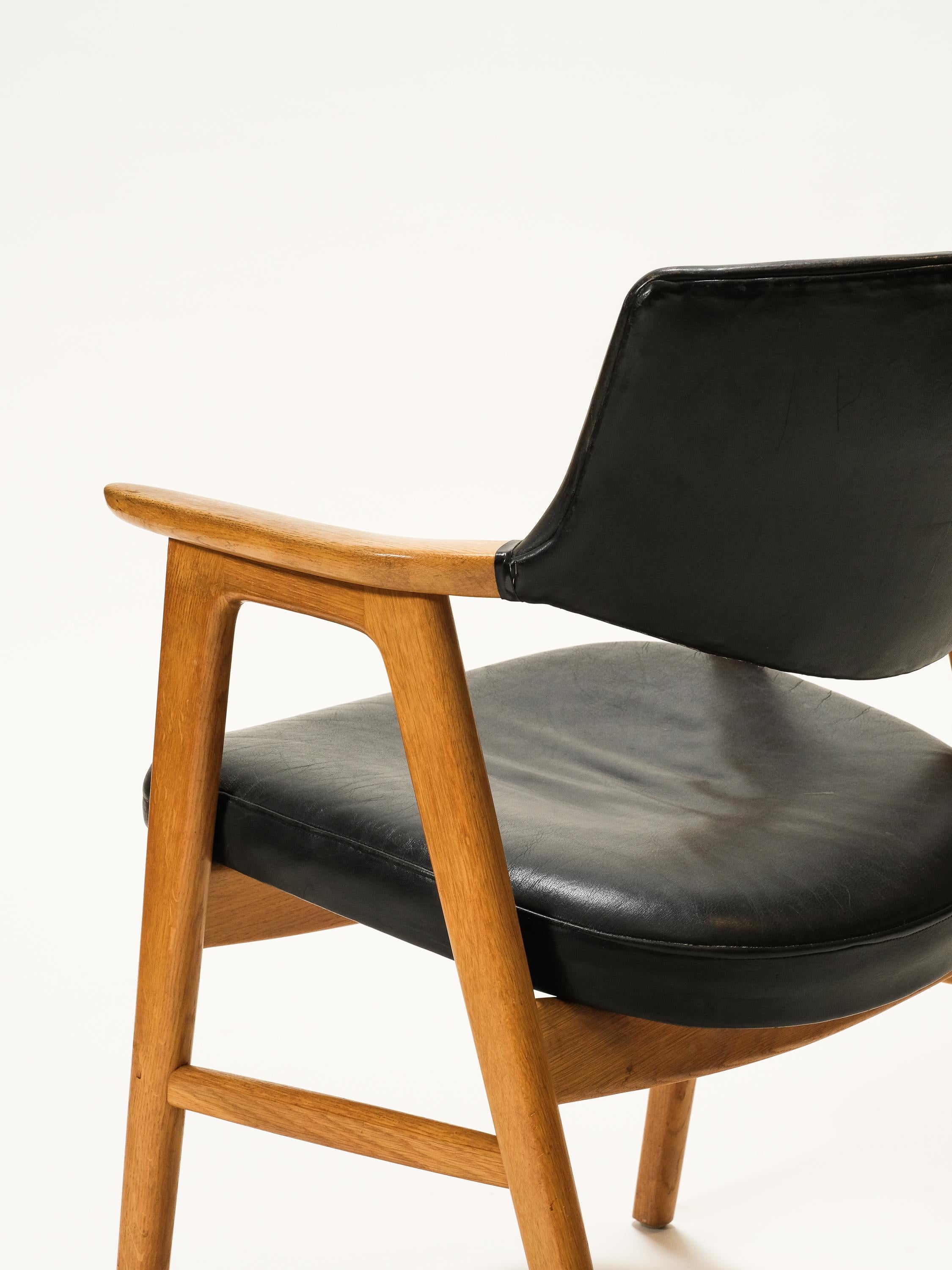 Mid-Century Oak Armchair by Erik Kirkegaard for Høng Stolefabrik, Denmark, 1960s 6