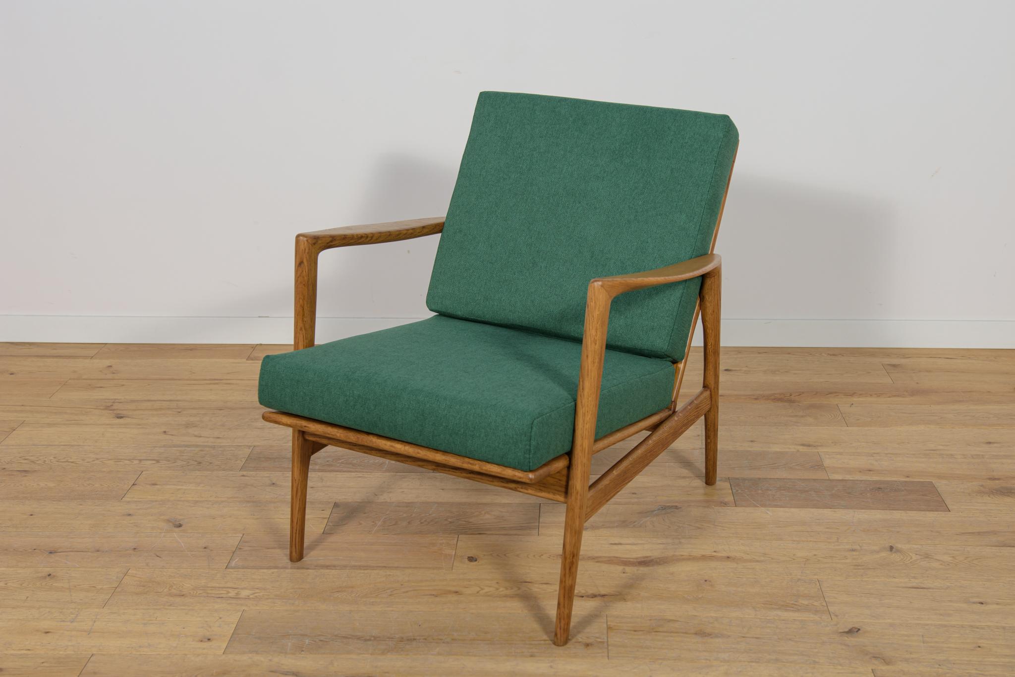 Polonais Fauteuil du milieu du siècle dernier modèle 300-139  de l'usine de Swarzędz, années 1960