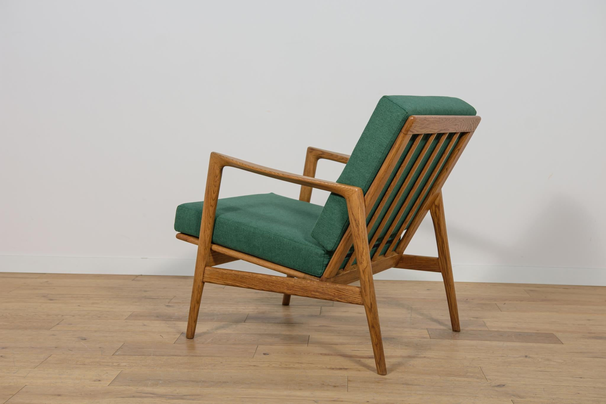 Tissu Fauteuil du milieu du siècle dernier modèle 300-139  de l'usine de Swarzędz, années 1960