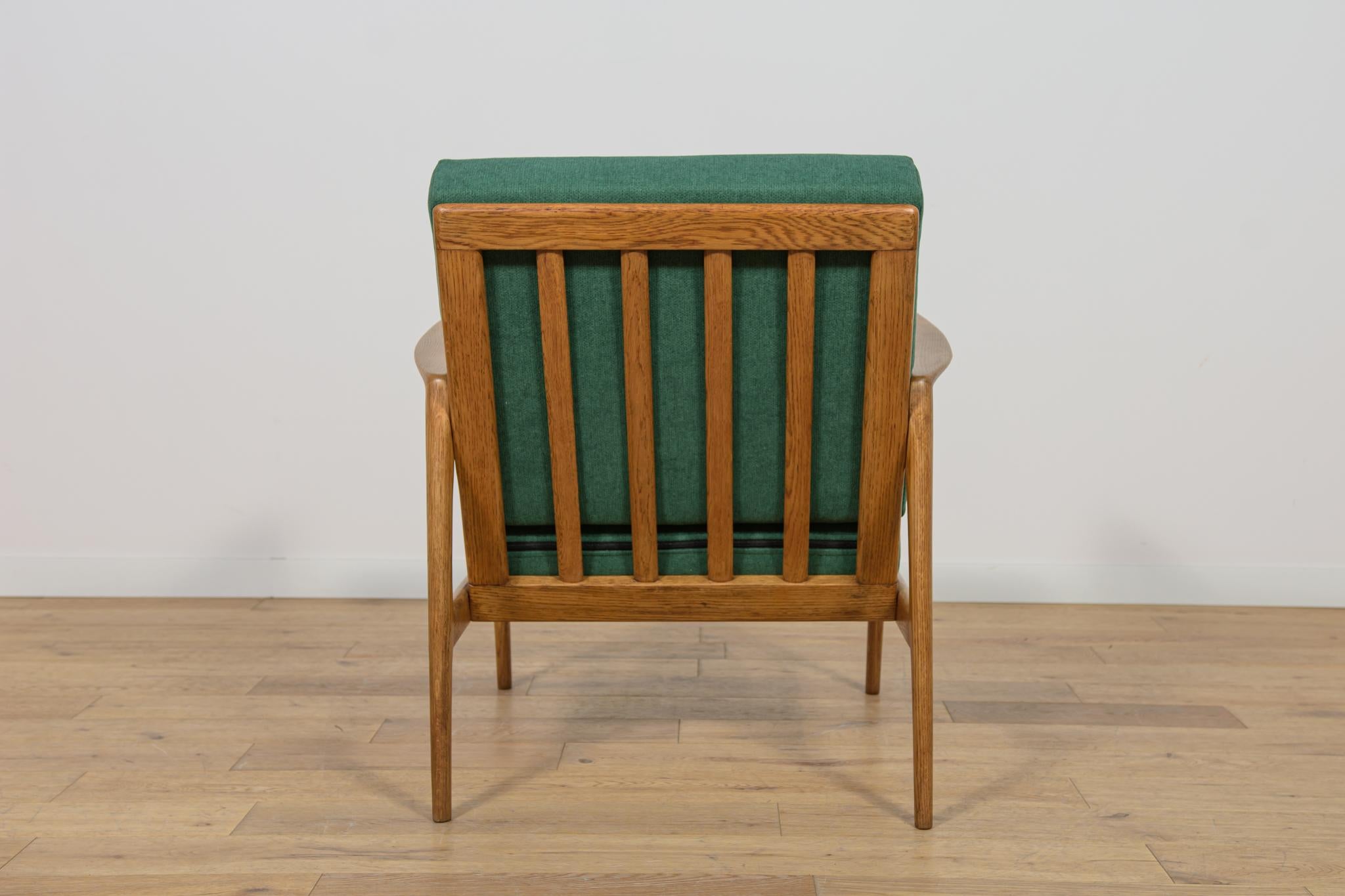 Fauteuil du milieu du siècle dernier modèle 300-139  de l'usine de Swarzędz, années 1960 1