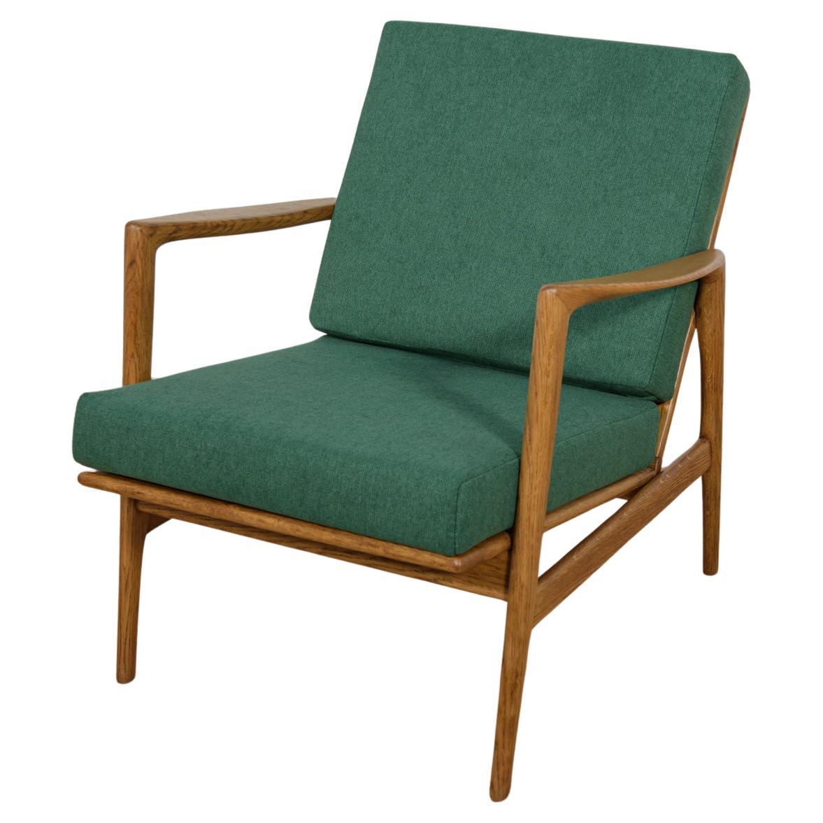 Fauteuil du milieu du siècle dernier modèle 300-139  de l'usine de Swarzędz, années 1960