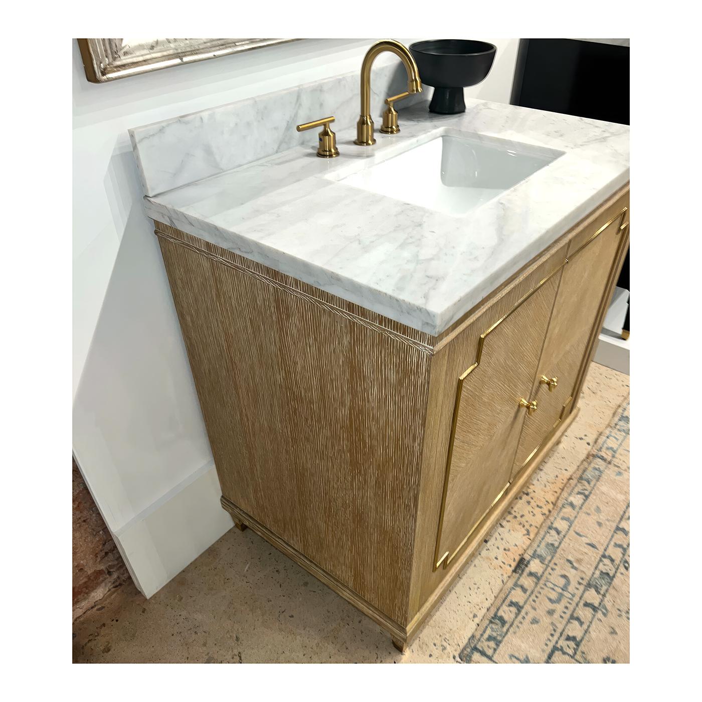 Mid-Century Modern Meuble de salle de bains en Oak du milieu du siècle en vente