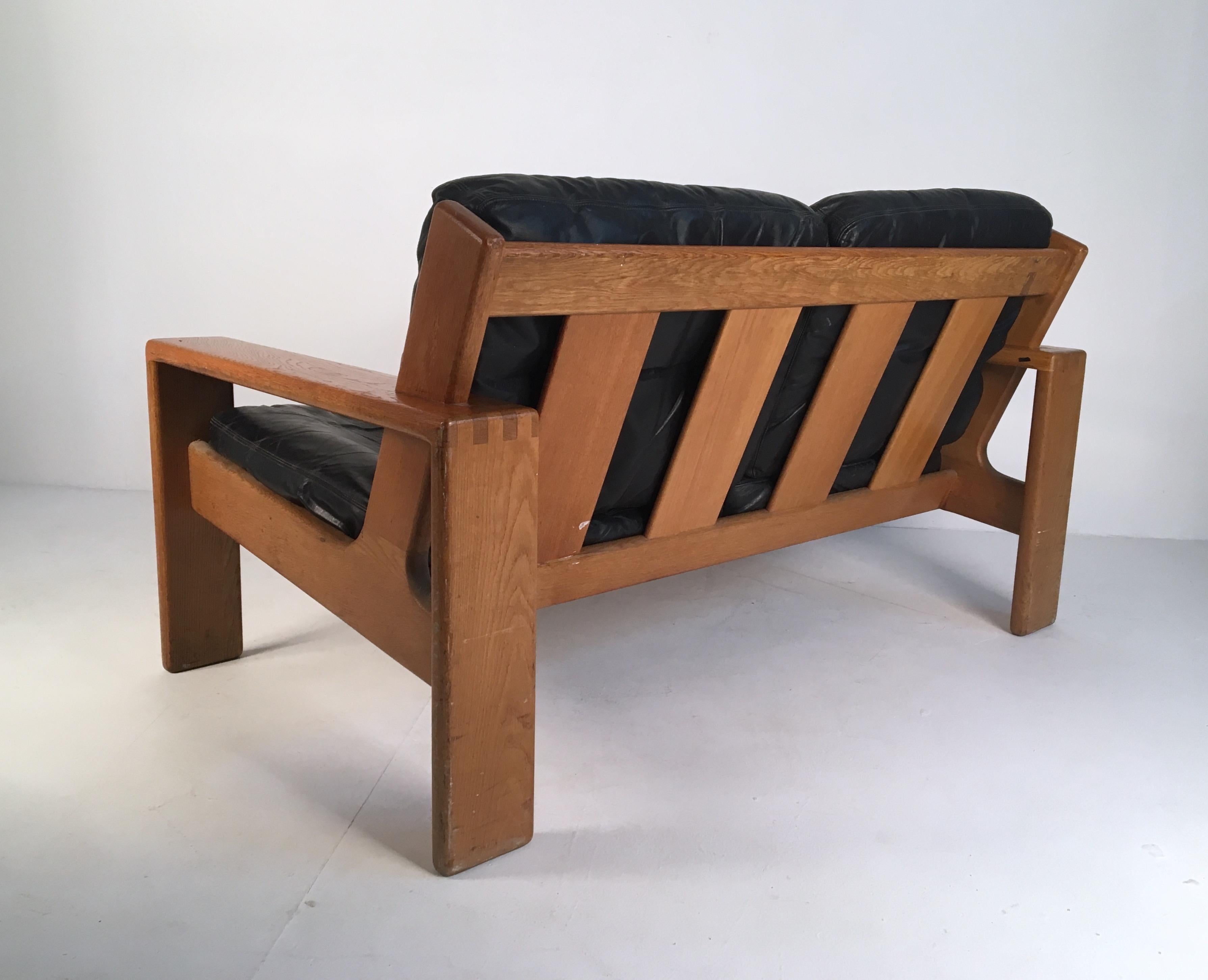 Mid-Century Modern Midcentury Oak & Black Leather ‘Bonanza’ Sofa by E. Pajamies for Asko circa 1960 For Sale