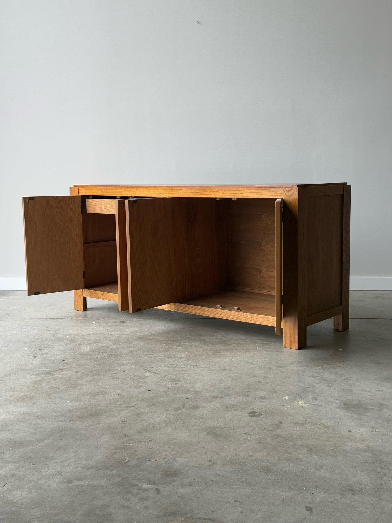 Mid-Century Modern Buffet ou crédence en chêne du milieu du siècle dernier par Bernhardt en vente