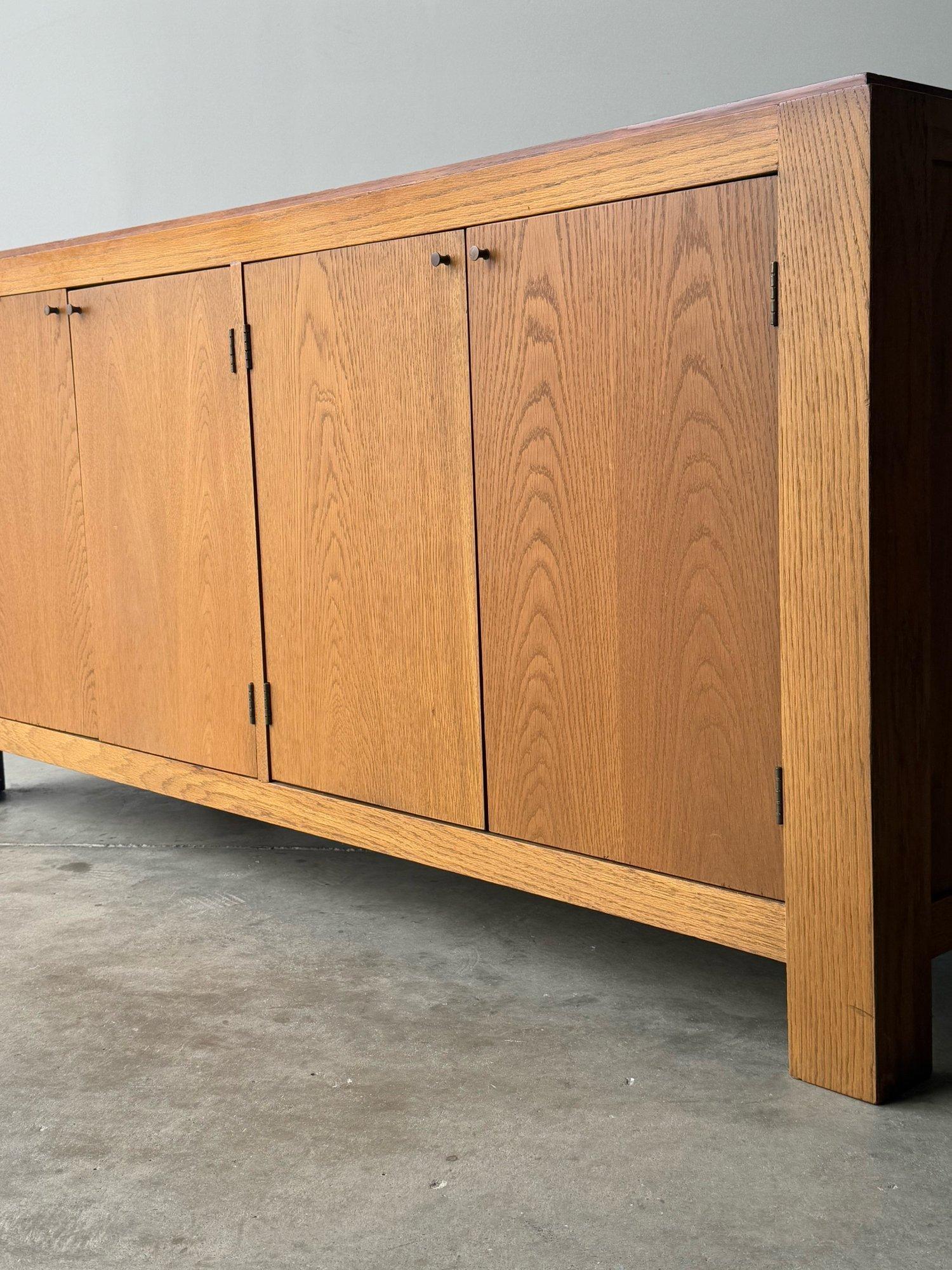 Américain Buffet ou crédence en chêne du milieu du siècle dernier par Bernhardt en vente