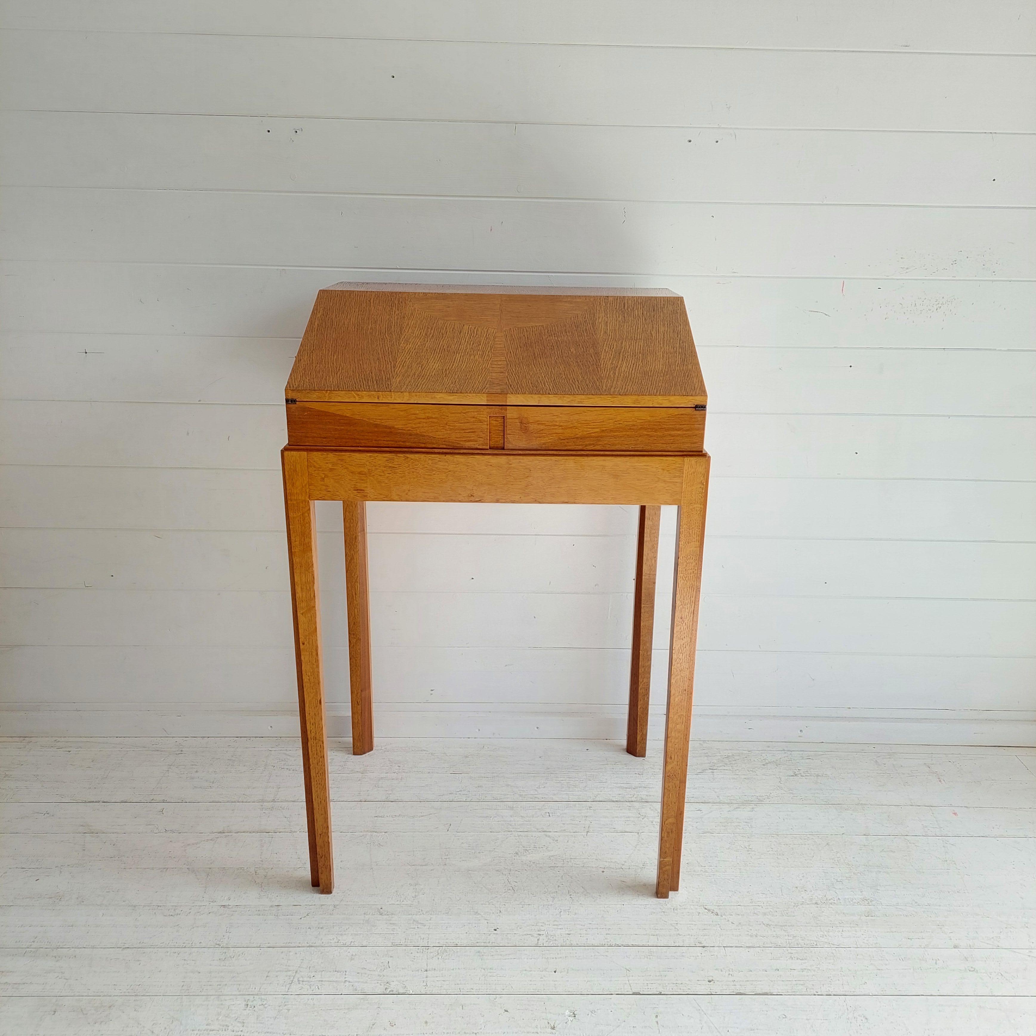 Bespoke Ladies' Desk in Blonde Oak with Wood Inlays
Stunning one of a kind oak desk from the 60s

Exterior and interior made of oak with darker geometric inlaid details all around
The sloped desk having a hinged lift down lid opening to reveal a